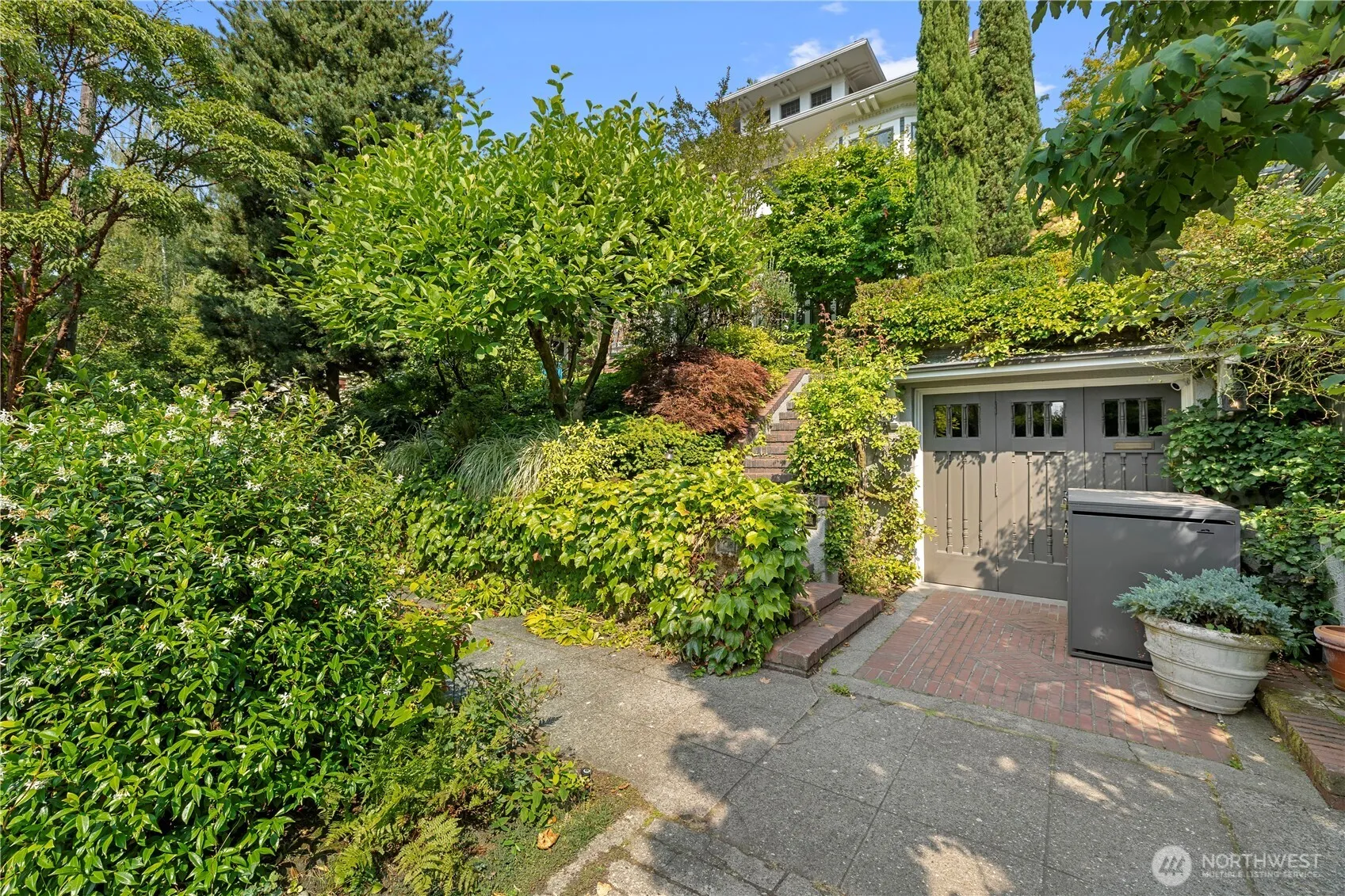 Property photo for 1108 Harvard Avenue E, Seattle photo 2