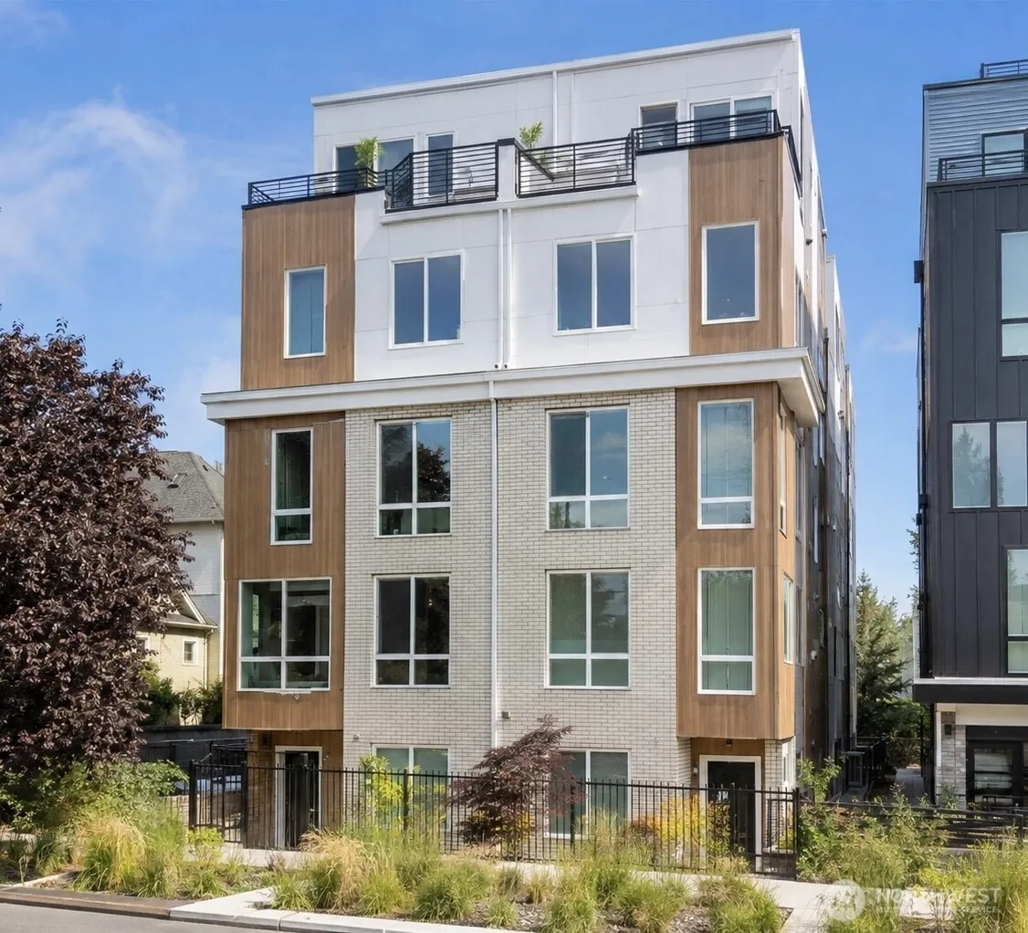 Property photo for 222 10th Avenue E #d, Seattle