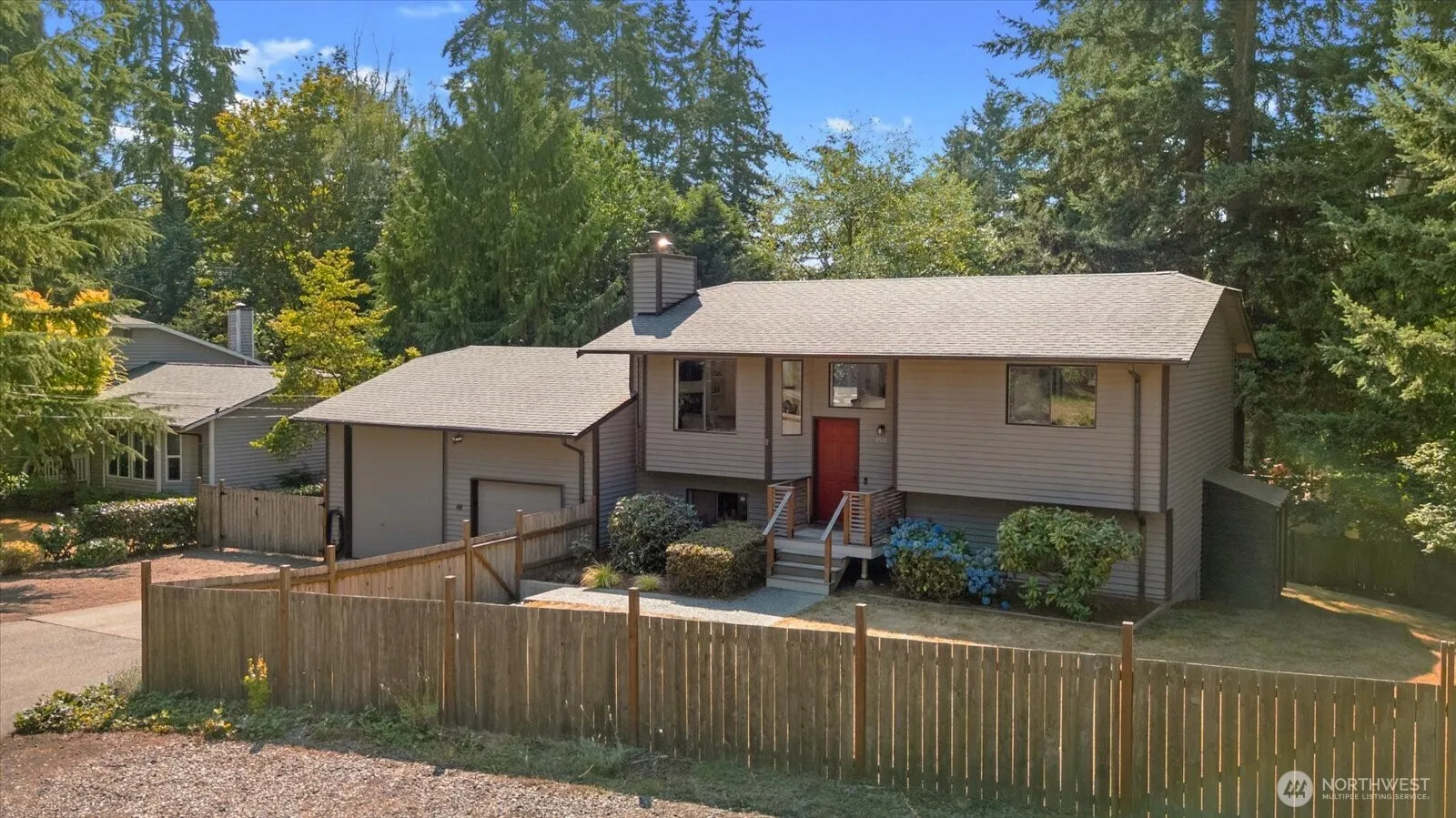 Property photo for 1511 N Lake Stickney Drive, Lynnwood photo 2