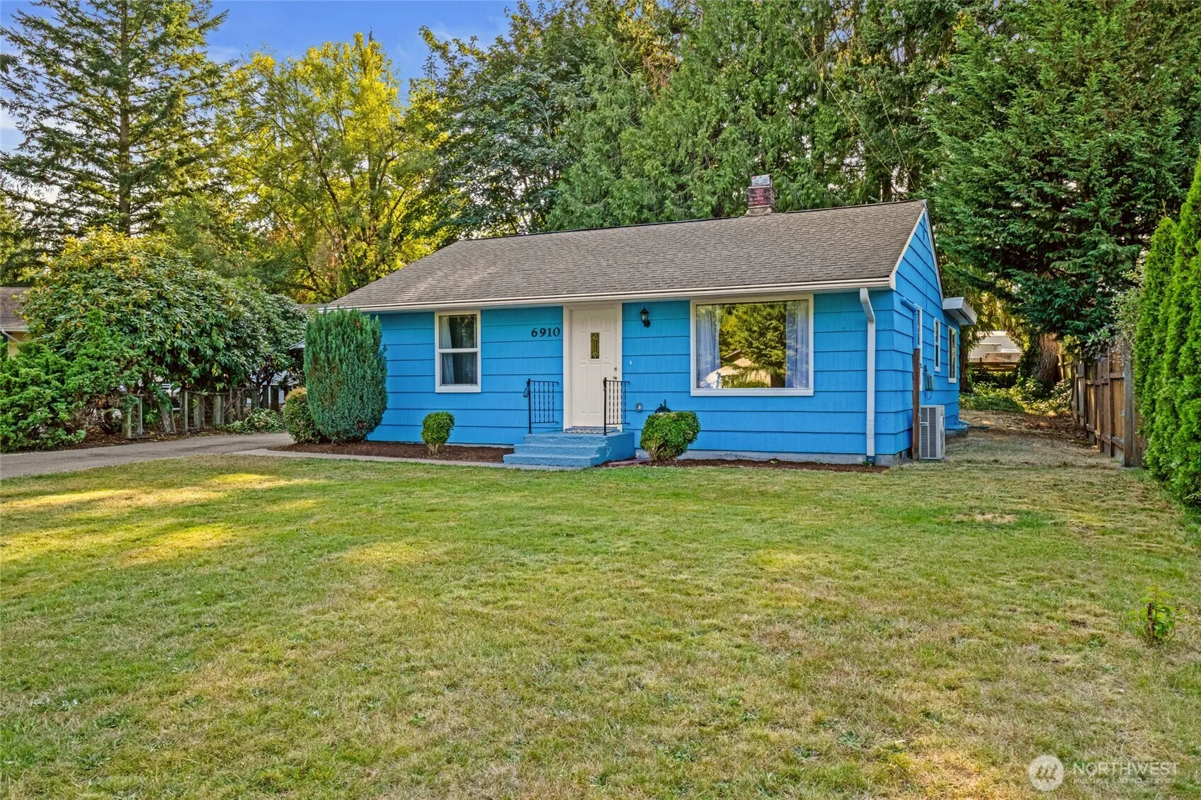 Property photo for 6910 Columbia Court, Everett photo 3