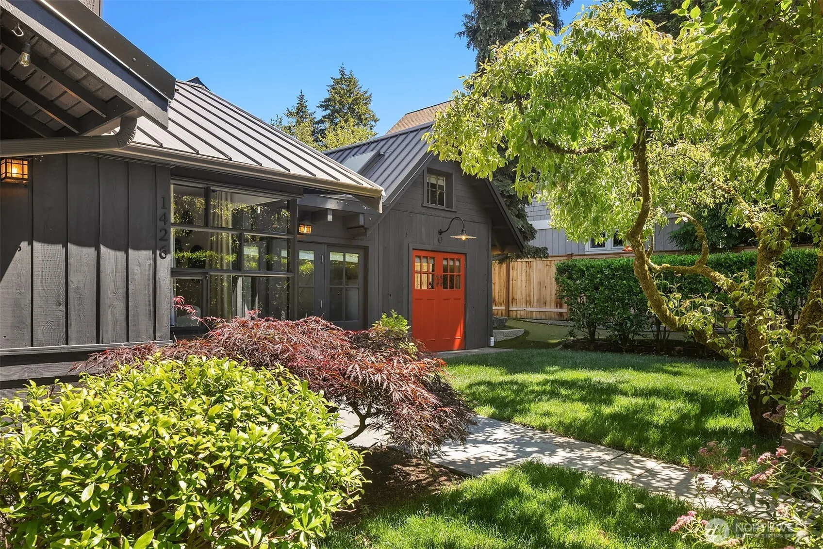 Property photo for 1426 37th Avenue E, Seattle photo 4