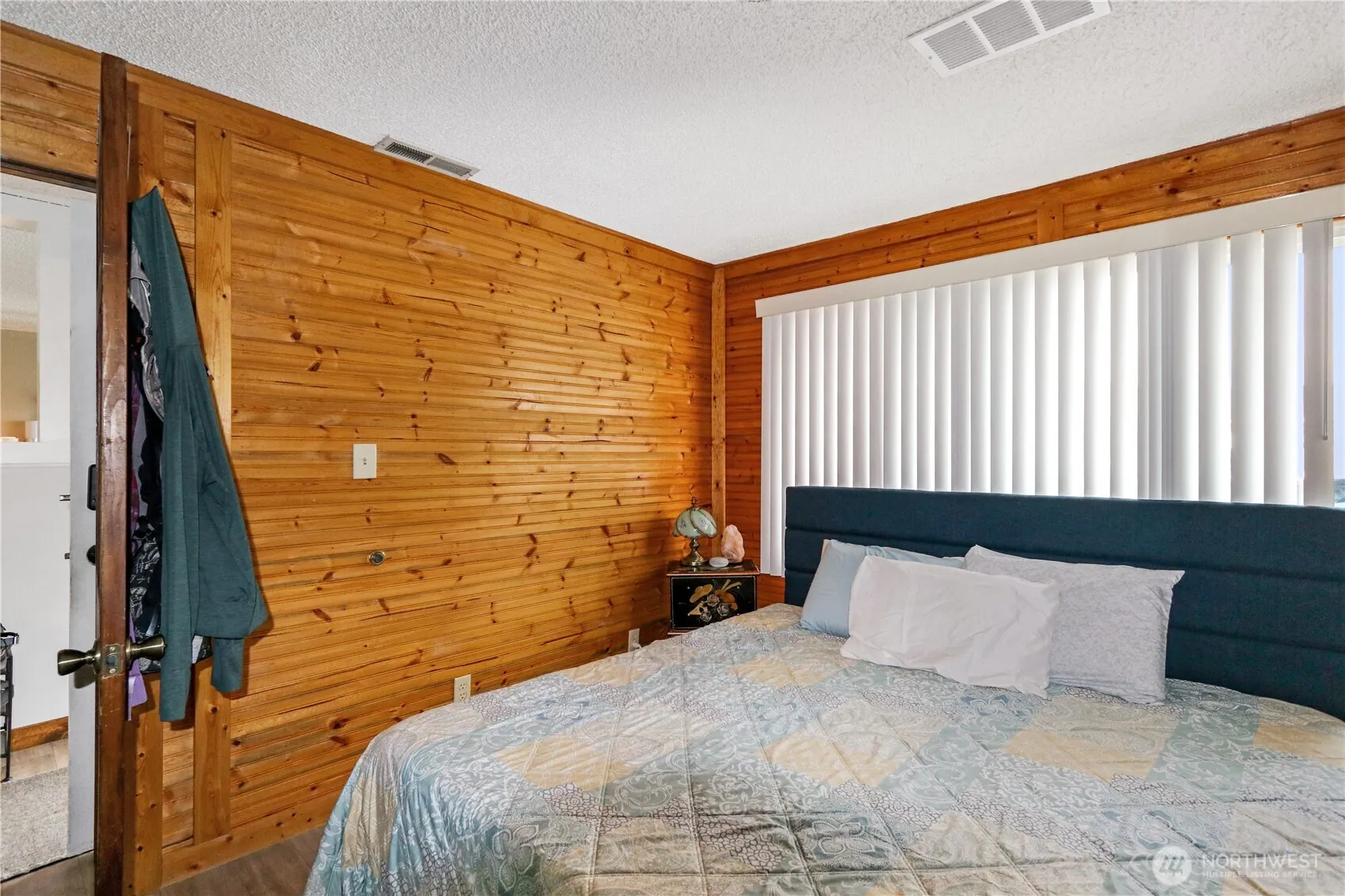 Property photo for 18627 32nd Avenue S, Sea Tac photo 2