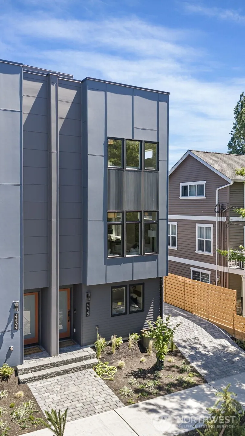 Property photo for 4432 Dayton Avenue N, Seattle photo 4