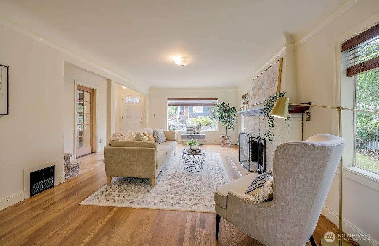 Property photo for 2623 39th Avenue Sw, Seattle photo 4