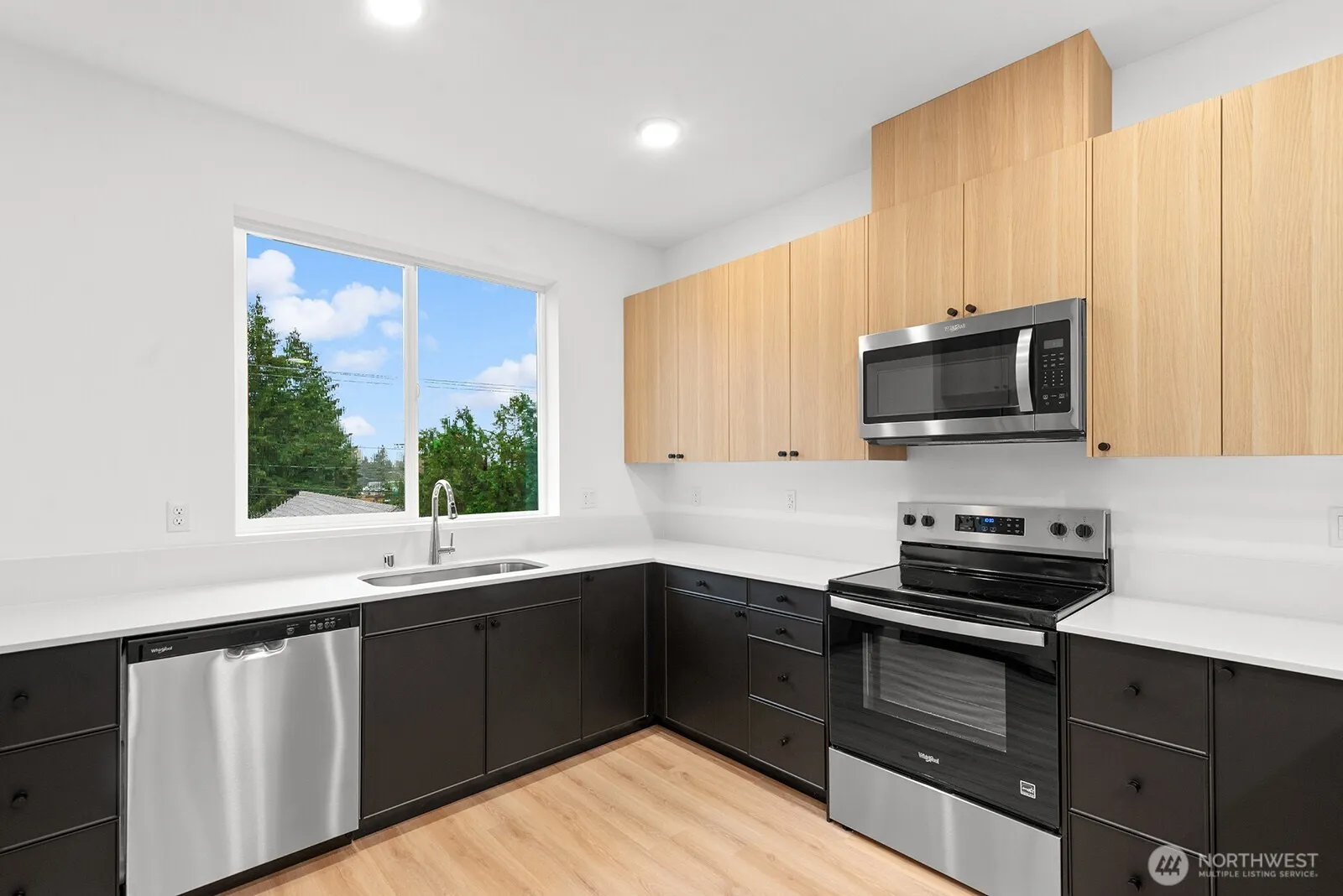 Property photo for 1411 Sw 111th Lane, Seattle photo 4