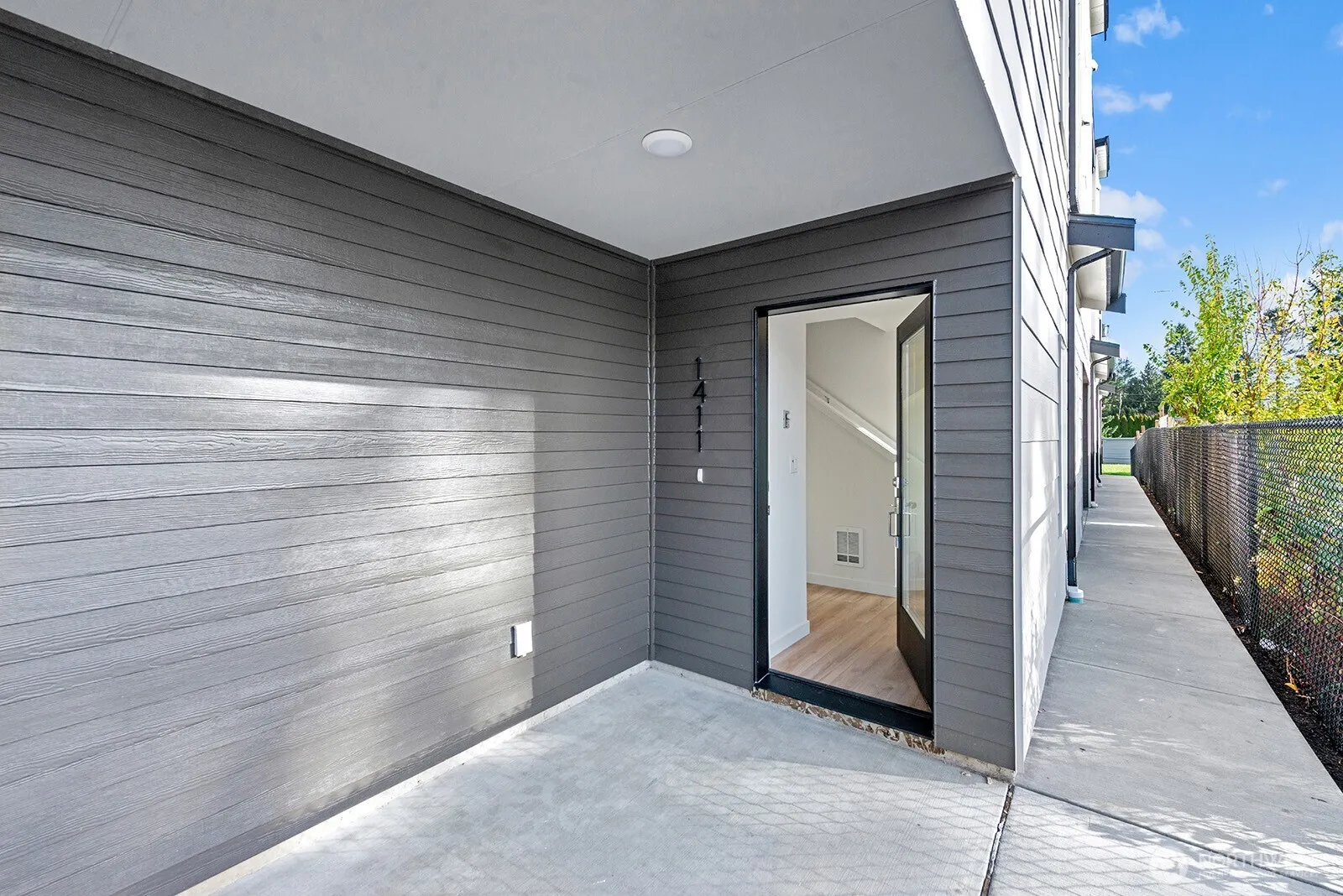 Property photo for 1411 Sw 111th Lane, Seattle photo 2