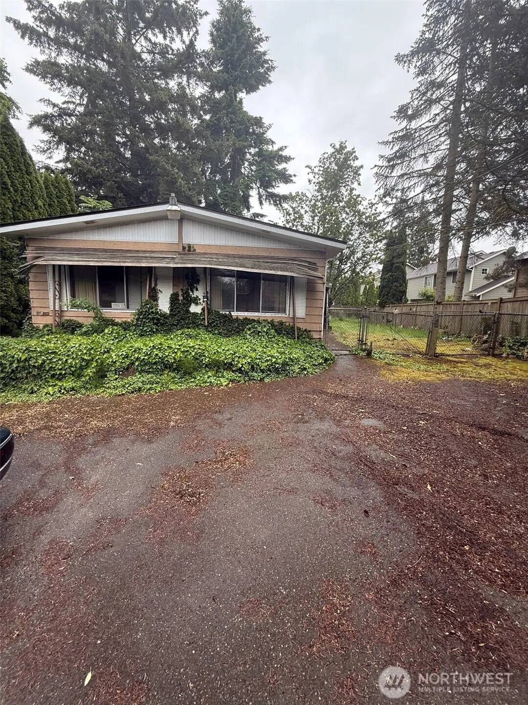 Property photo for 20104 75th Avenue Ne, Kenmore photo 2