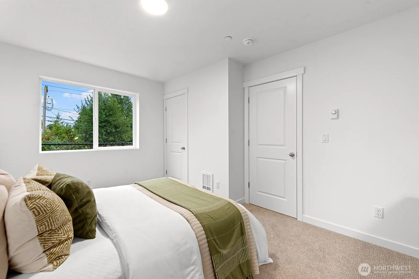 Property photo for 1419 Sw 111th Lane, Seattle photo 5