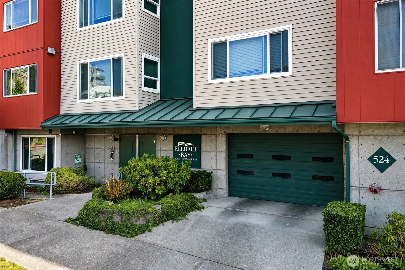 Property photo for 524 6th Avenue W #302, Seattle photo 2