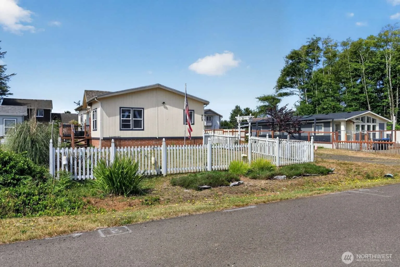 Property photo for 505 Chenois Avenue Se, Ocean Shores photo 2