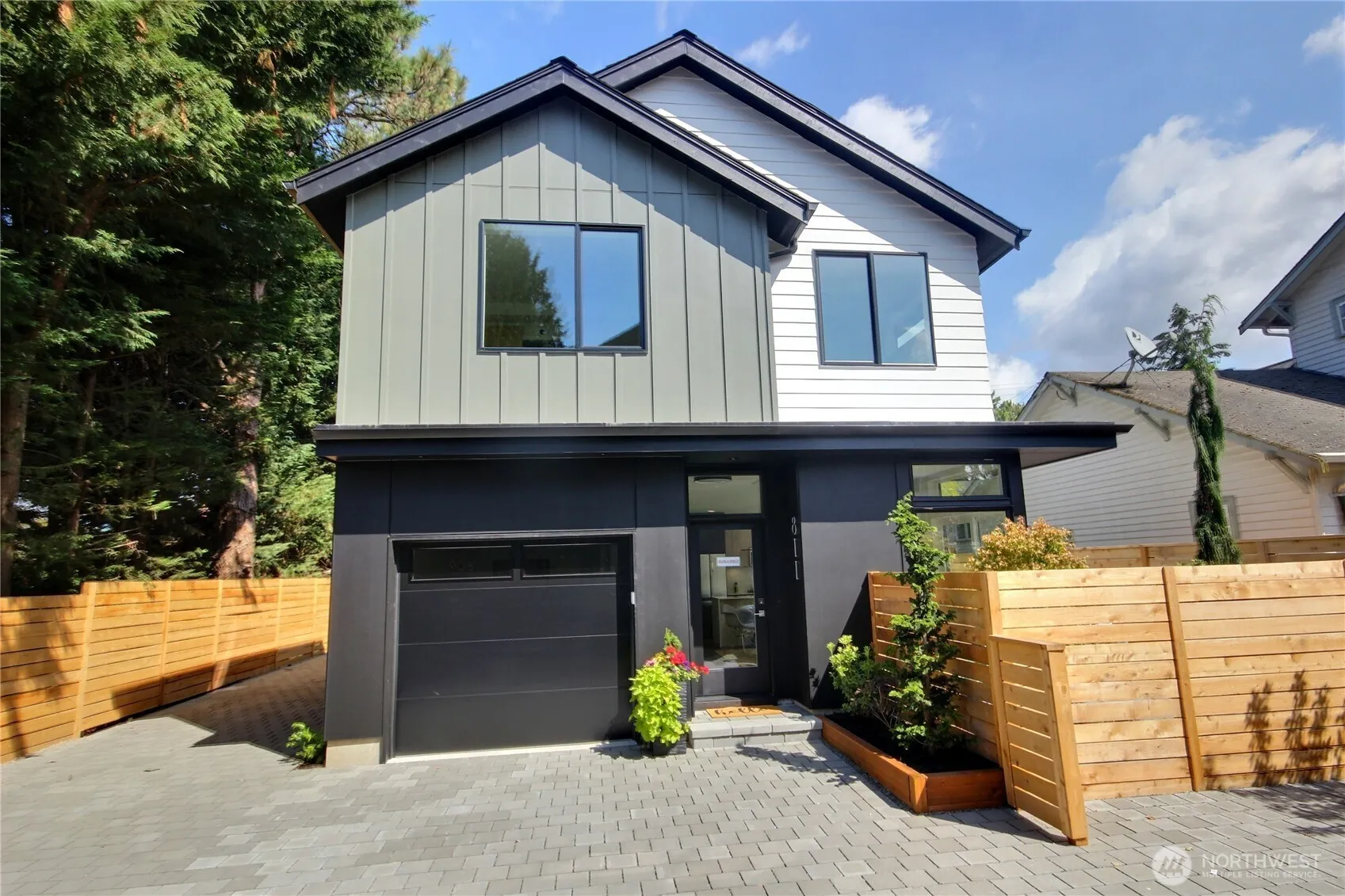 Property photo for 811 Ne 90th Street, Seattle