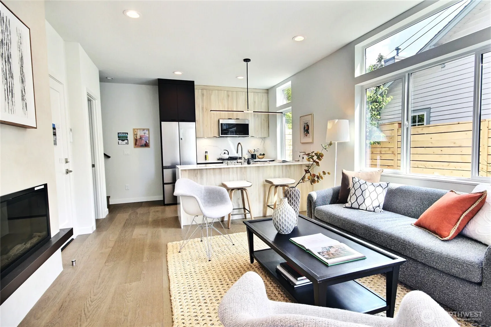 Property photo for 811 Ne 90th Street, Seattle photo 2