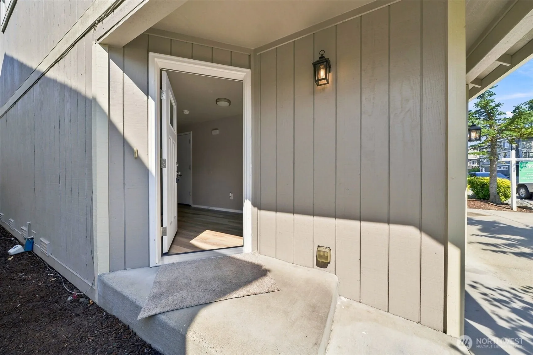 Property photo for 4042 S Warner Street #b, Tacoma photo 2