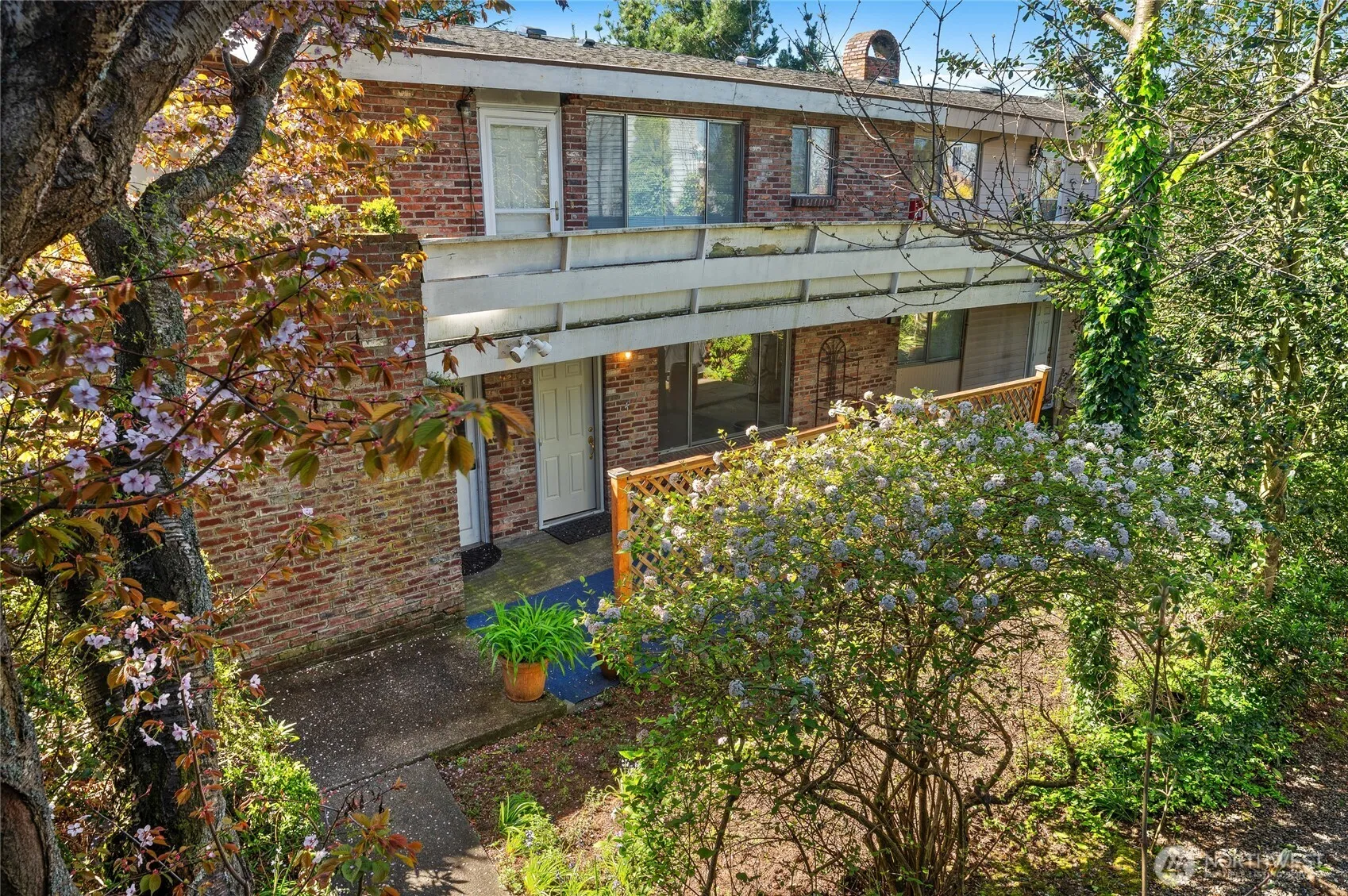 Property photo for 324 3rd Avenue S, Edmonds photo 3