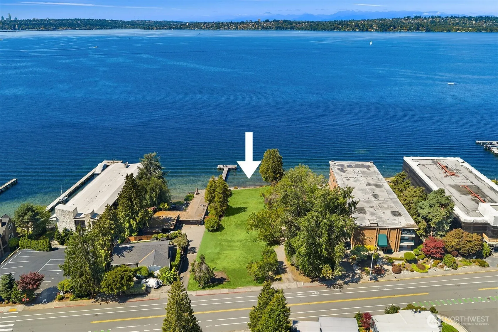 Property photo for 6211 Lake Washington Boulevard Ne, Kirkland photo 2
