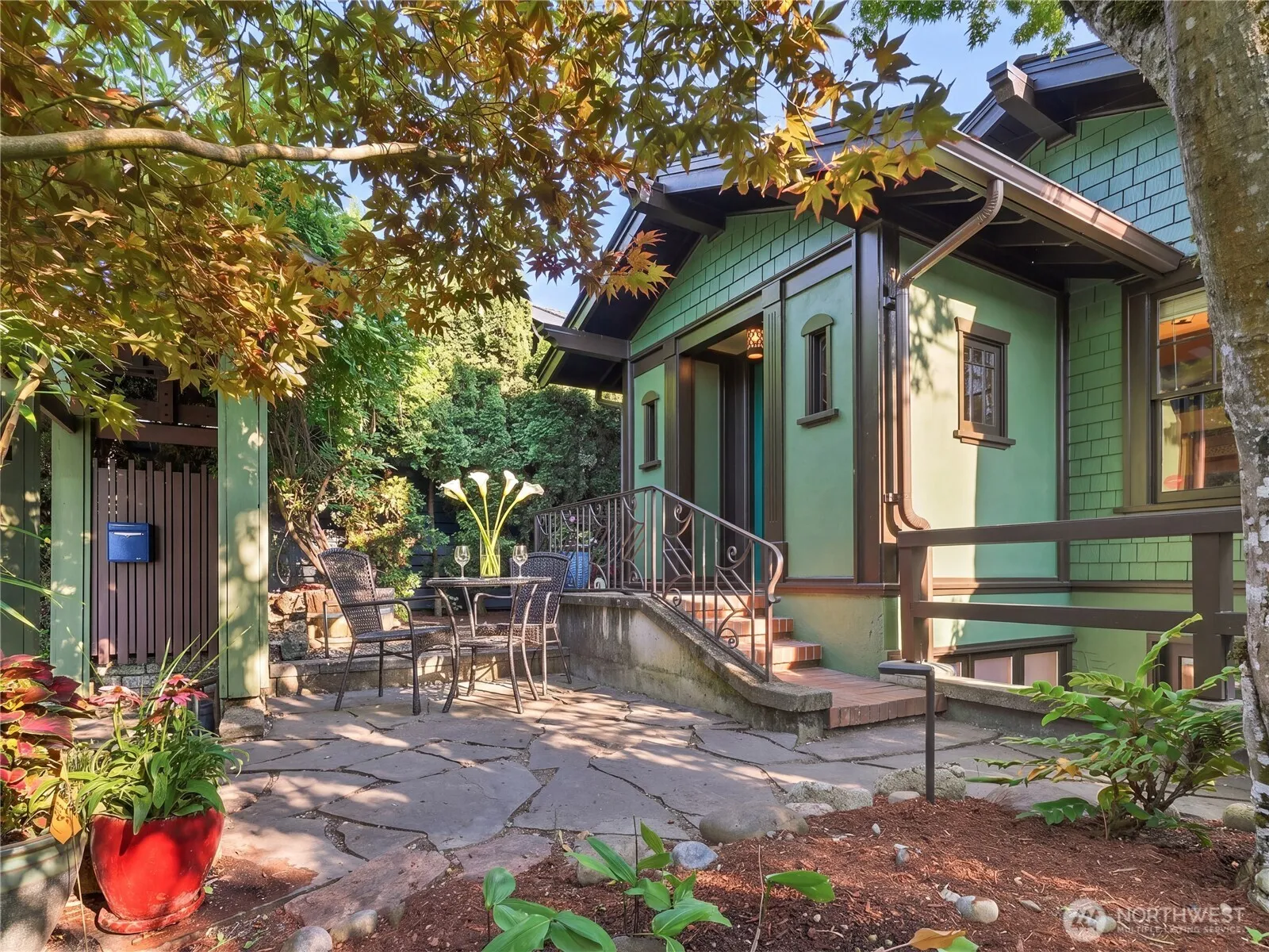 Property photo for 325 Nw 74th Street, Seattle photo 3