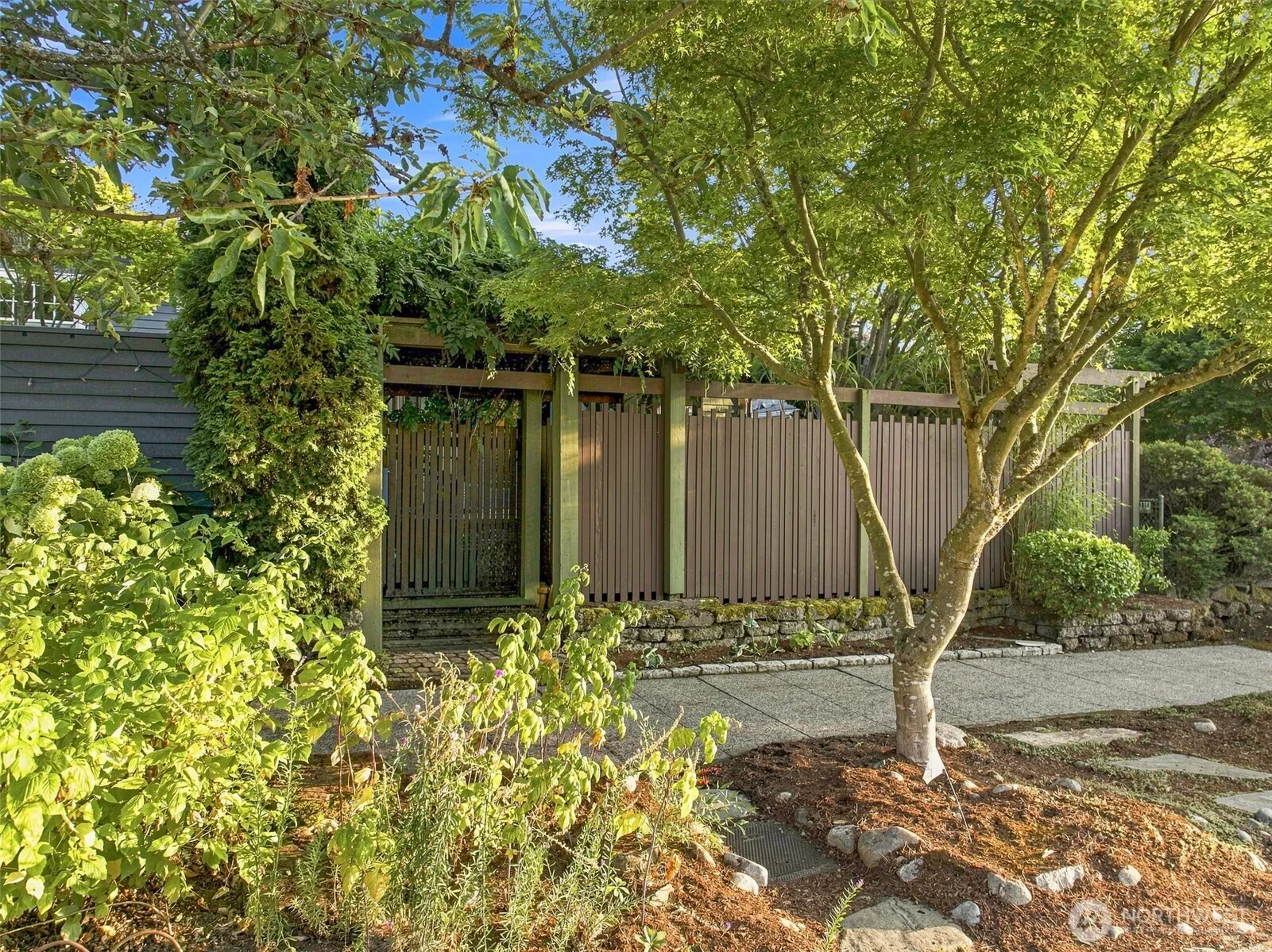Property photo for 325 Nw 74th Street, Seattle photo 2