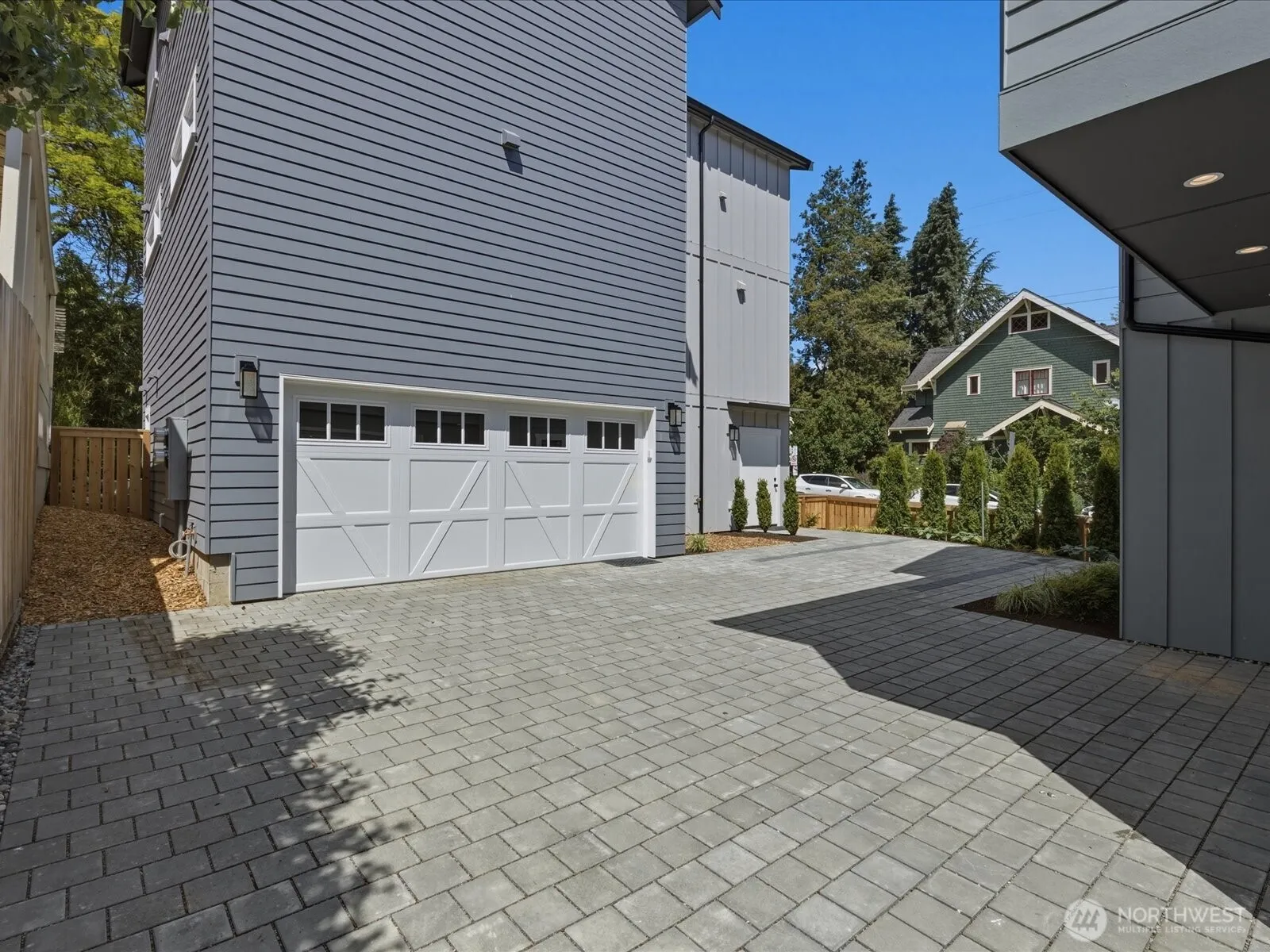 Property photo for 1970 25th Avenue E, Seattle photo 5