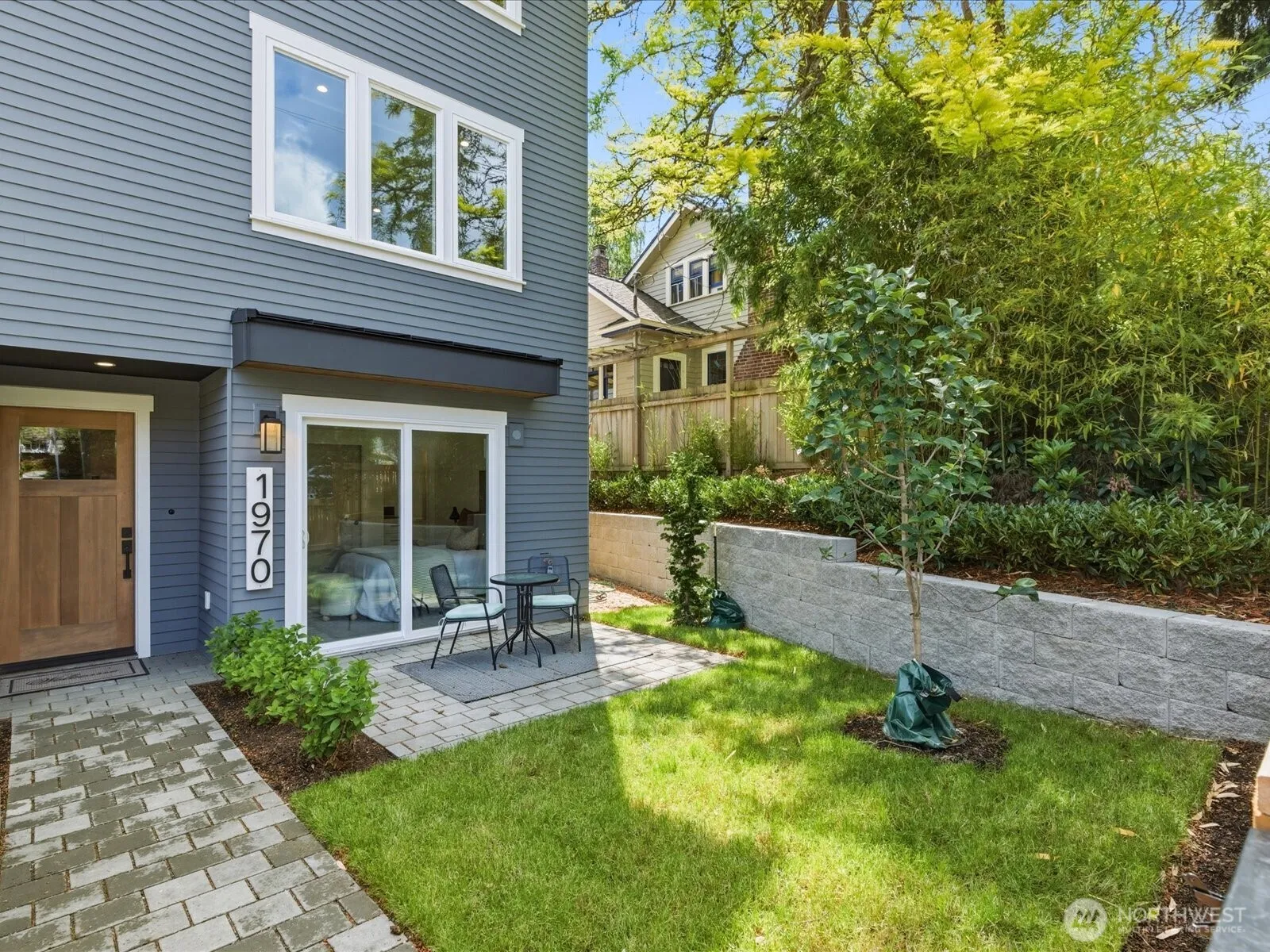 Property photo for 1970 25th Avenue E, Seattle photo 4