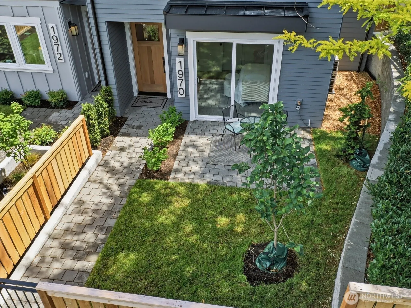 Property photo for 1970 25th Avenue E, Seattle photo 3