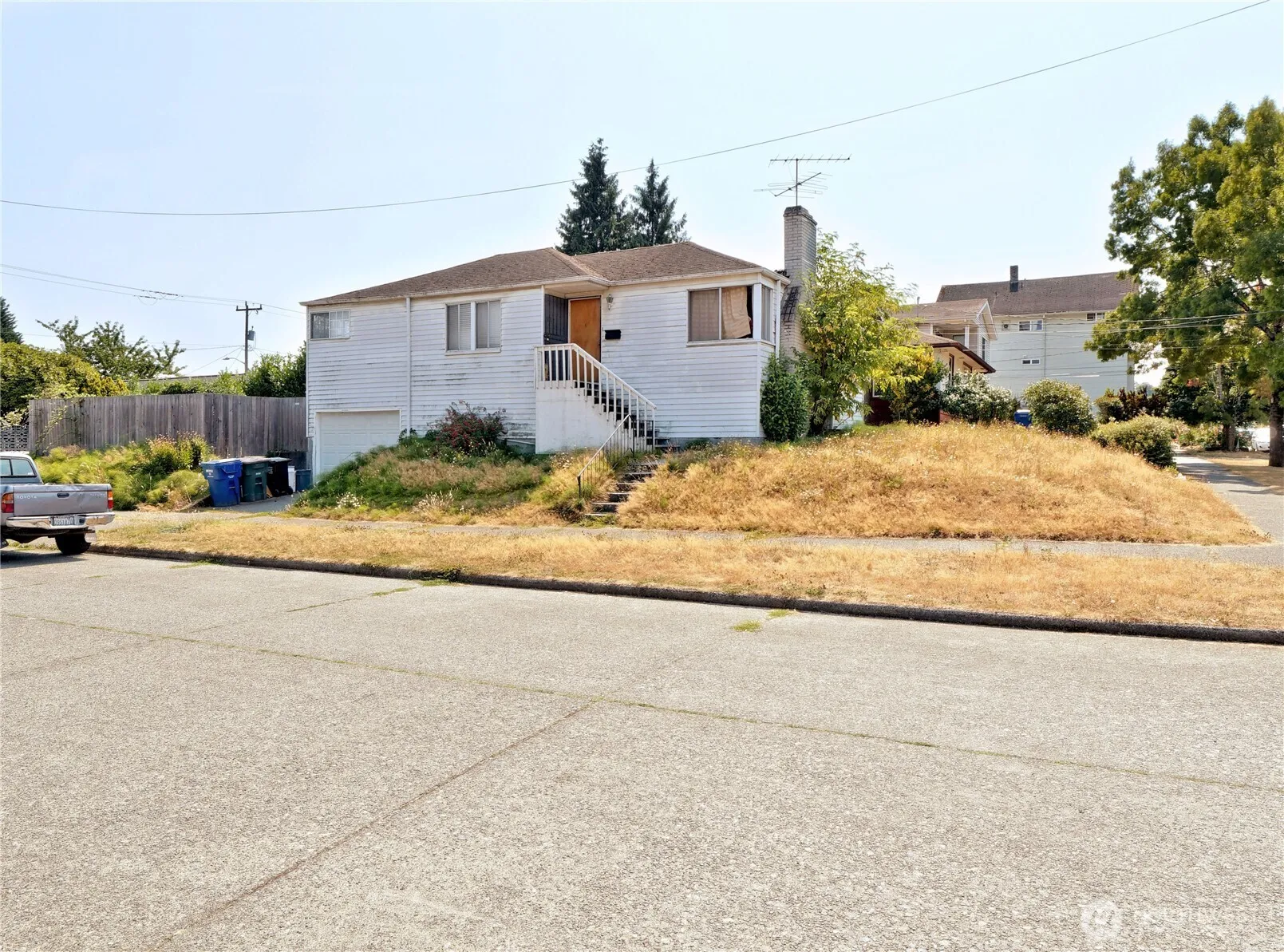 Property photo for 3002 21st Avenue S, Seattle photo 4