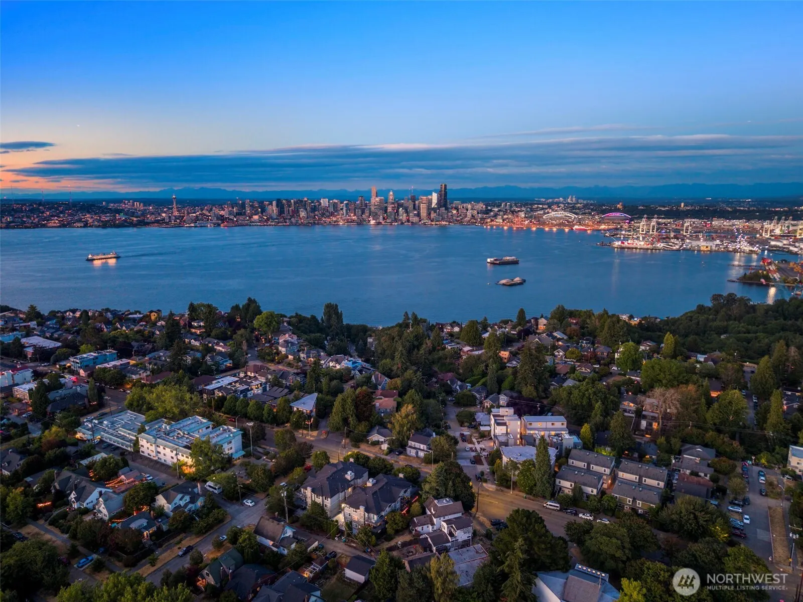 Property photo for 1914 C Ferry Avenue Sw, Seattle photo 2