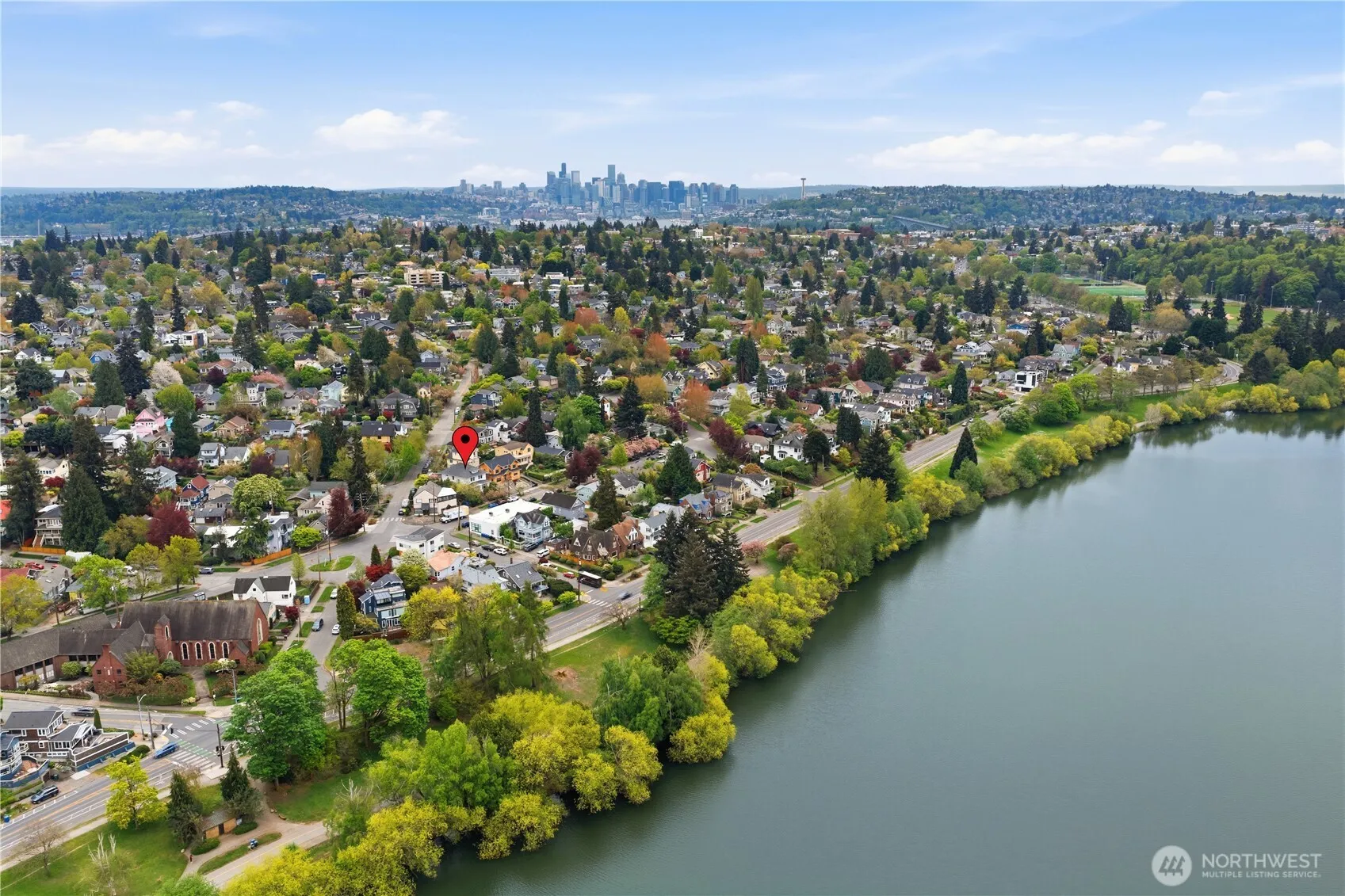 Property photo for 6238 Woodlawn Avenue N, Seattle photo 4