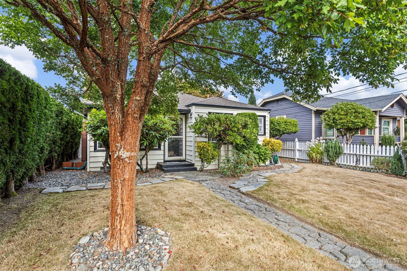 Property photo for 8337 27th Avenue Nw, Seattle photo 3