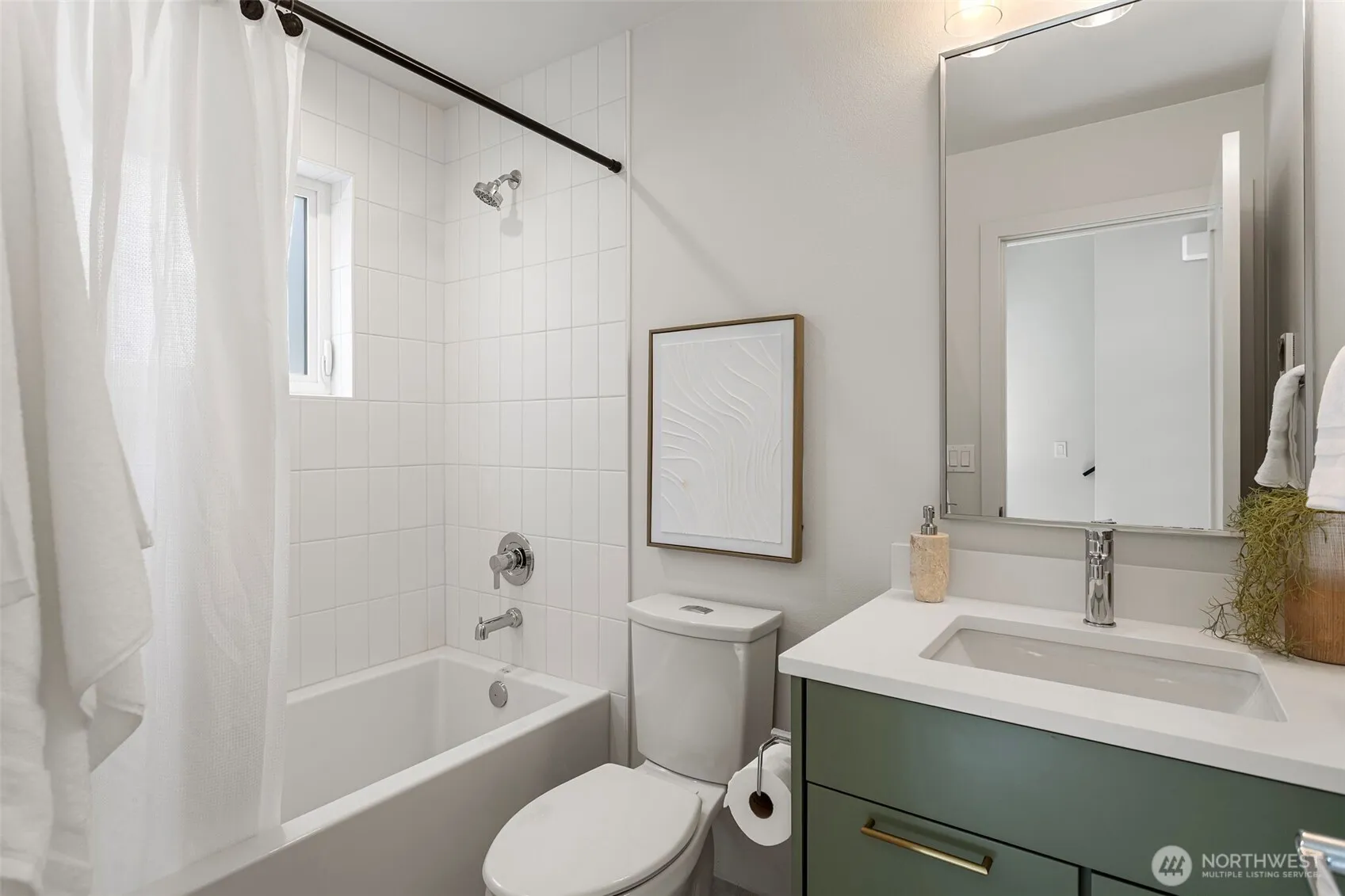 Property photo for 8039 Wallingford Avenue N #b, Seattle photo 5