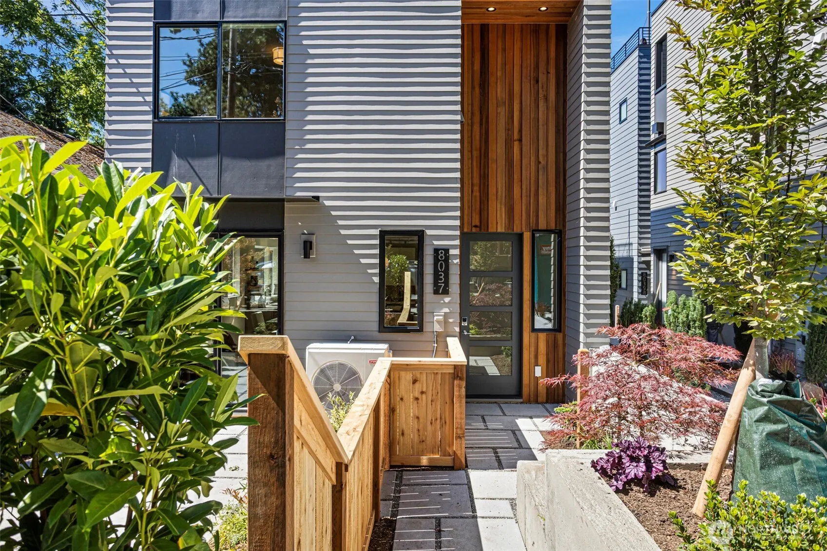 Property photo for 8037 Wallingford Avenue N, Seattle photo 3