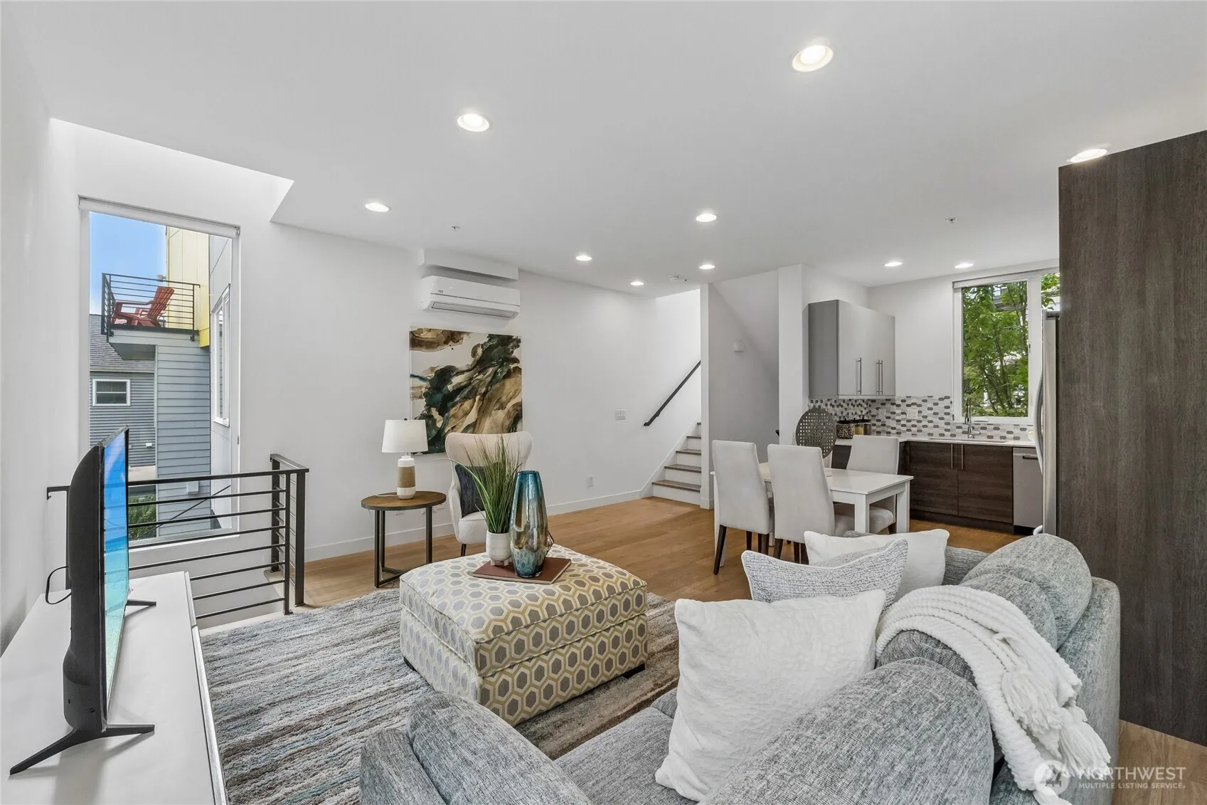 Property photo for 3920 1st Avenue Ne #c, Seattle photo 4
