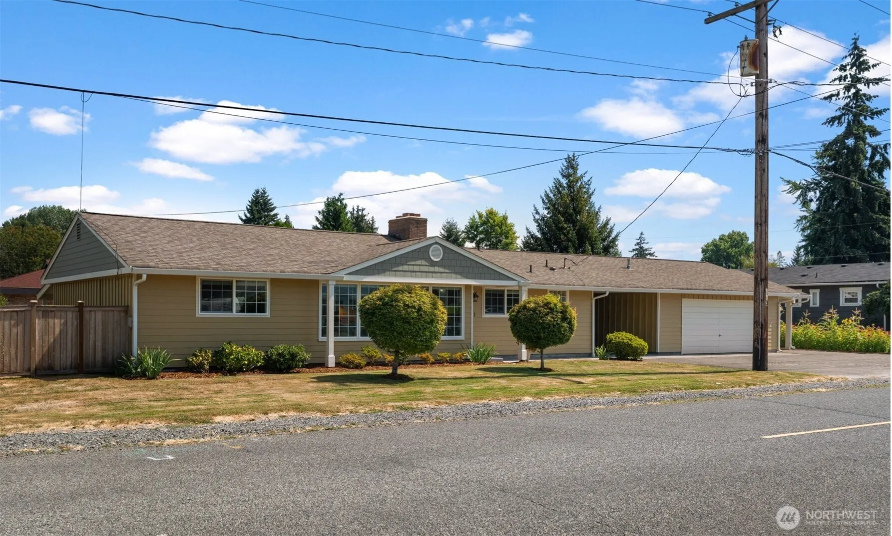 Property photo for 911 11th Street Nw, Puyallup photo 2