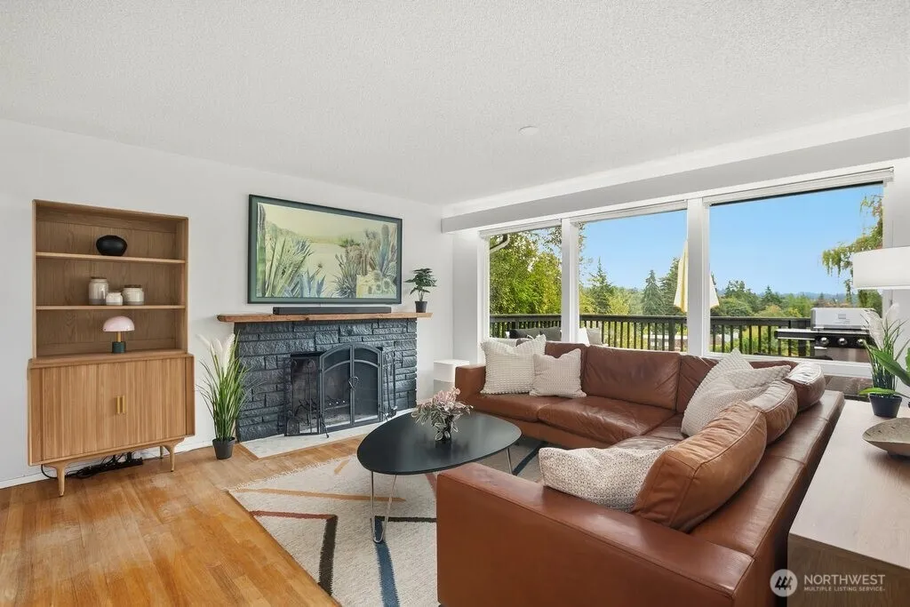 Property photo for 16601 8th Avenue Sw, Burien photo 4
