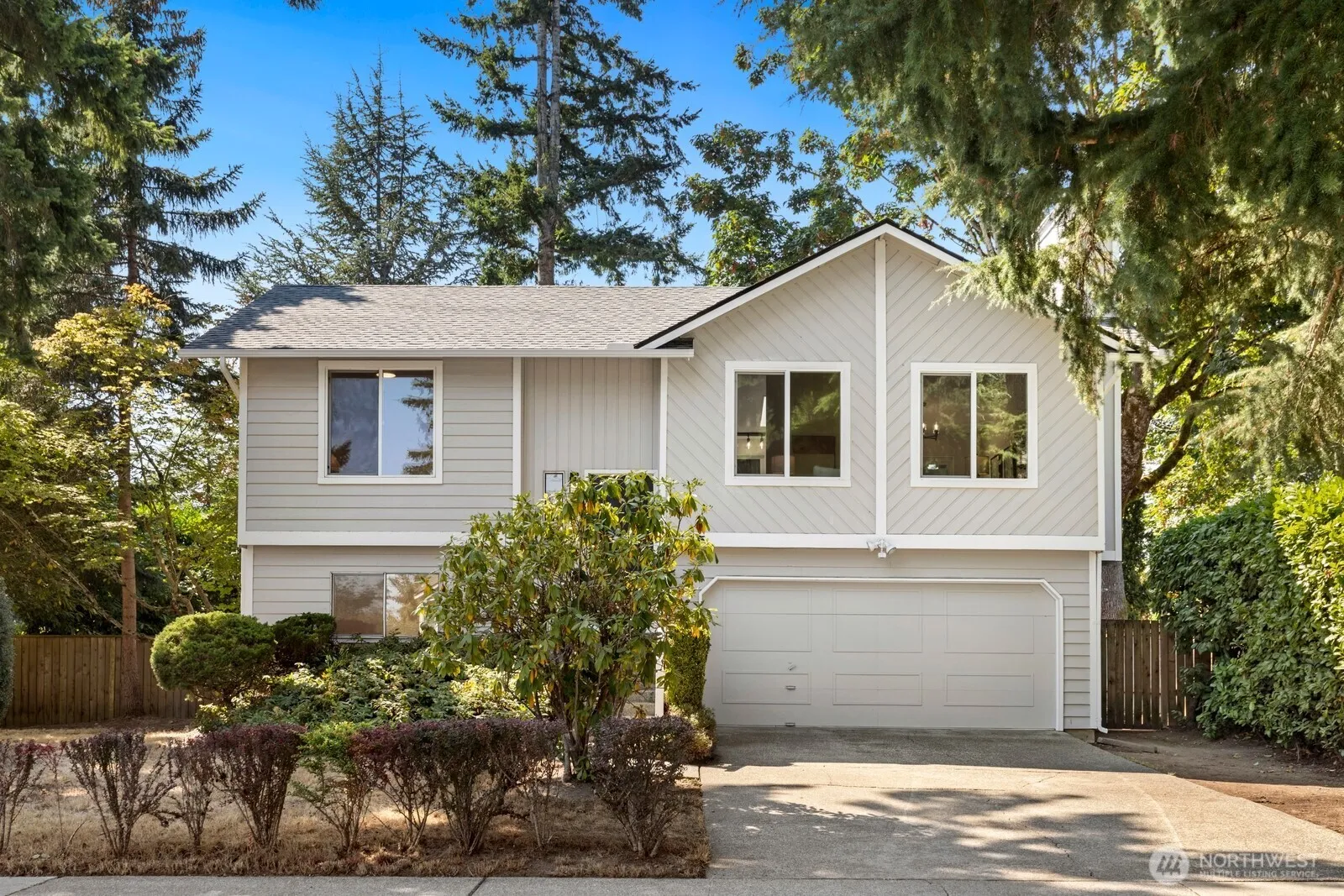 Property photo for 1725 211th Place Ne, Sammamish photo 2