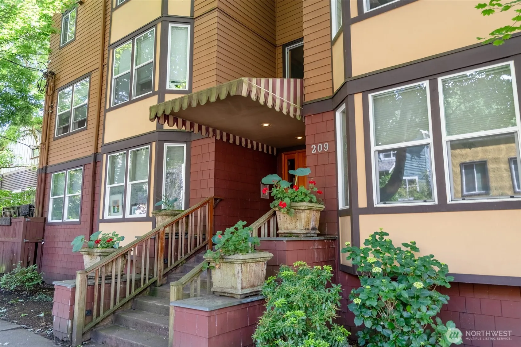 Property photo for 209 N 39th Street #304, Seattle