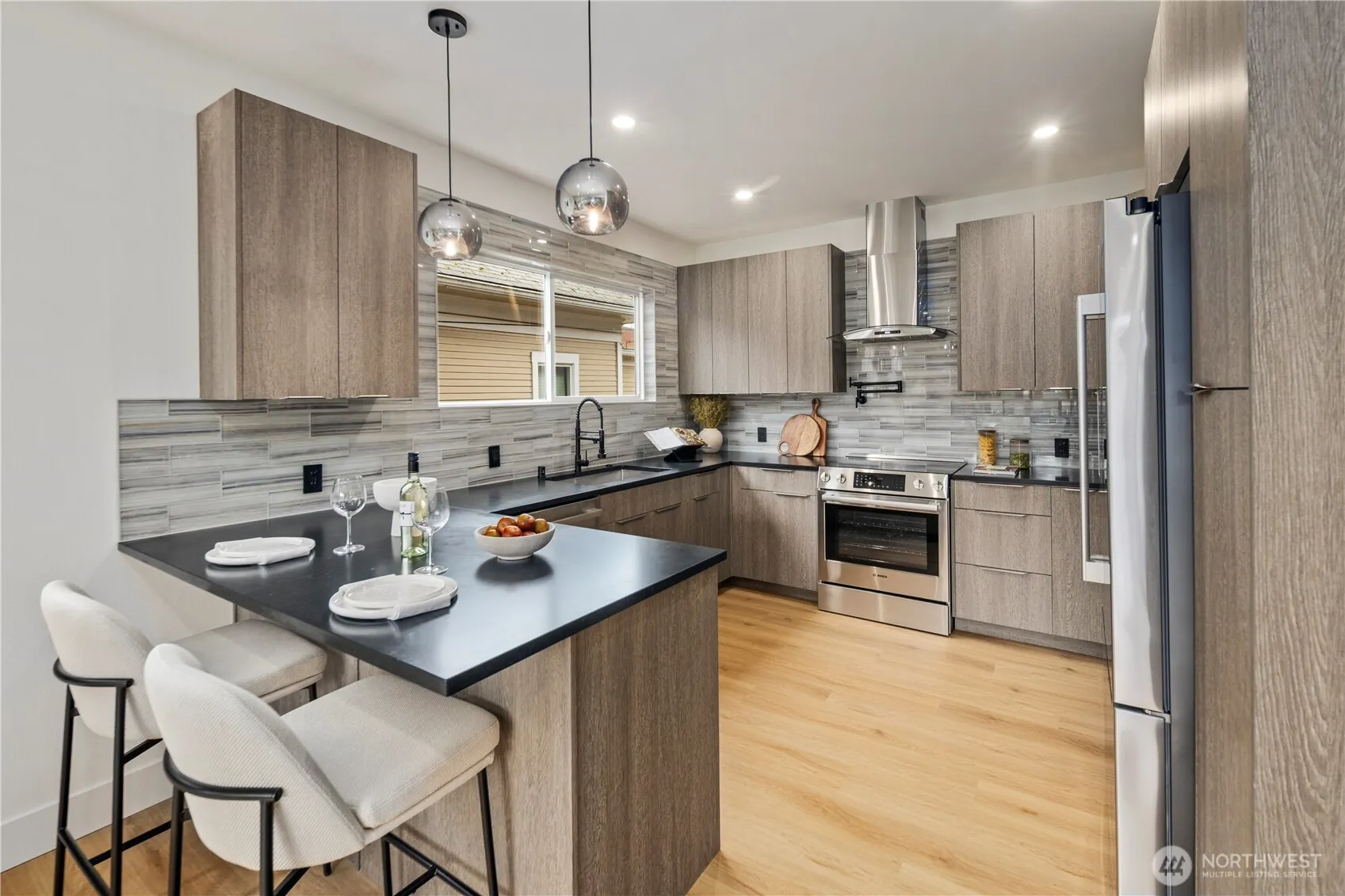 Property photo for 5520 Brooklyn Avenue Ne, Seattle photo 5