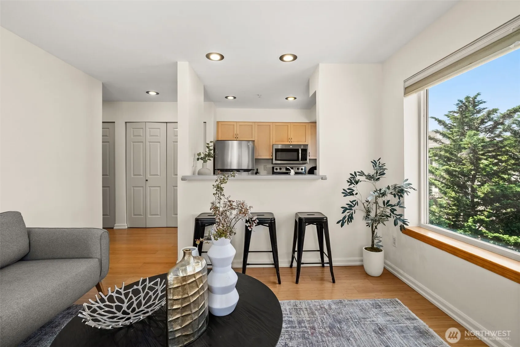 Property photo for 712 E Denny Way #501, Seattle photo 2