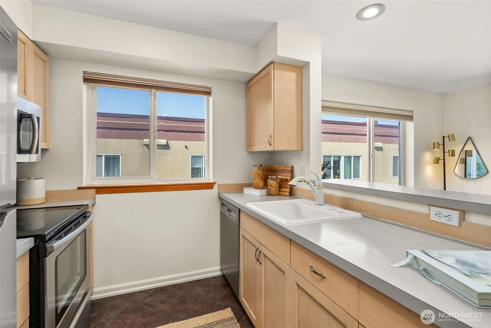 Property photo for 712 E Denny Way #501, Seattle photo 3