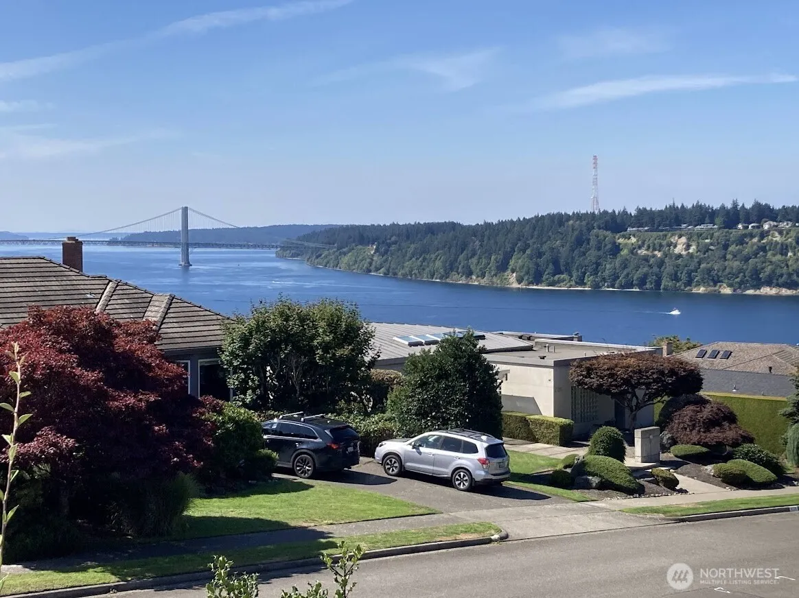 Property photo for 6723 N Parkview Lane, Tacoma photo 2