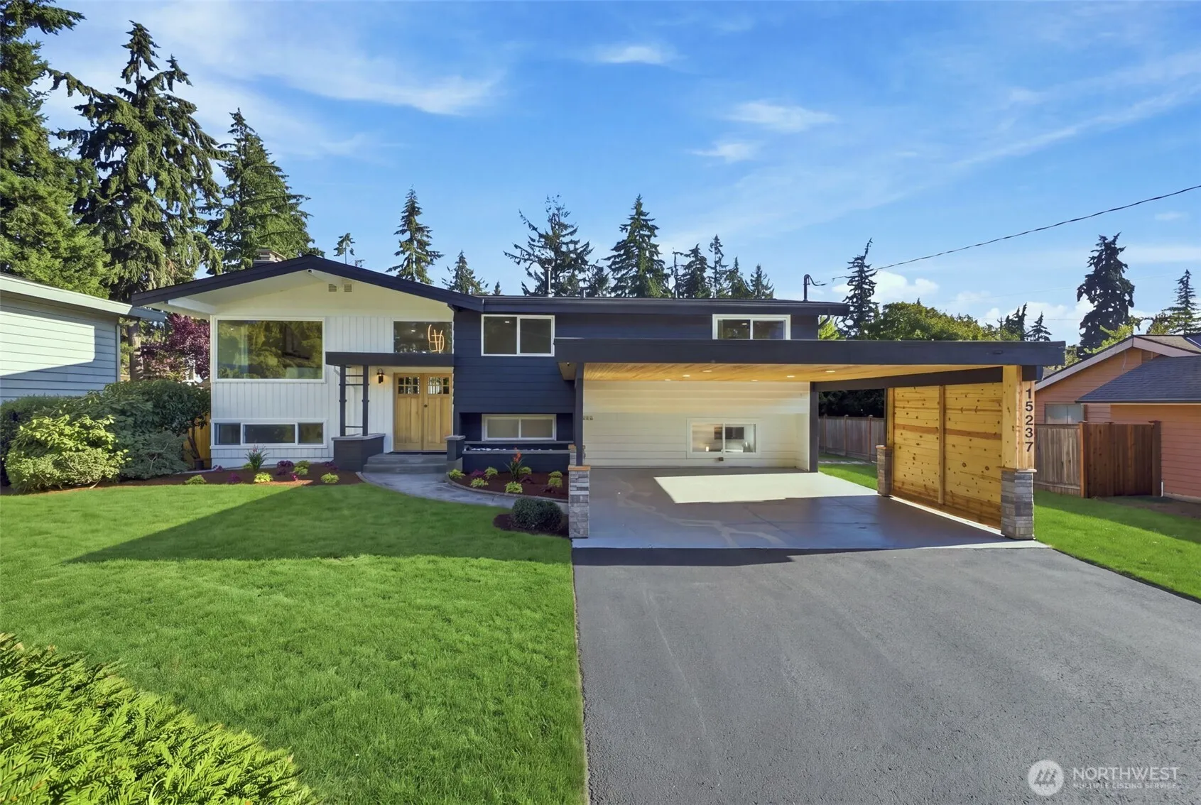 Property photo for 15237 Ne 3rd Street, Bellevue