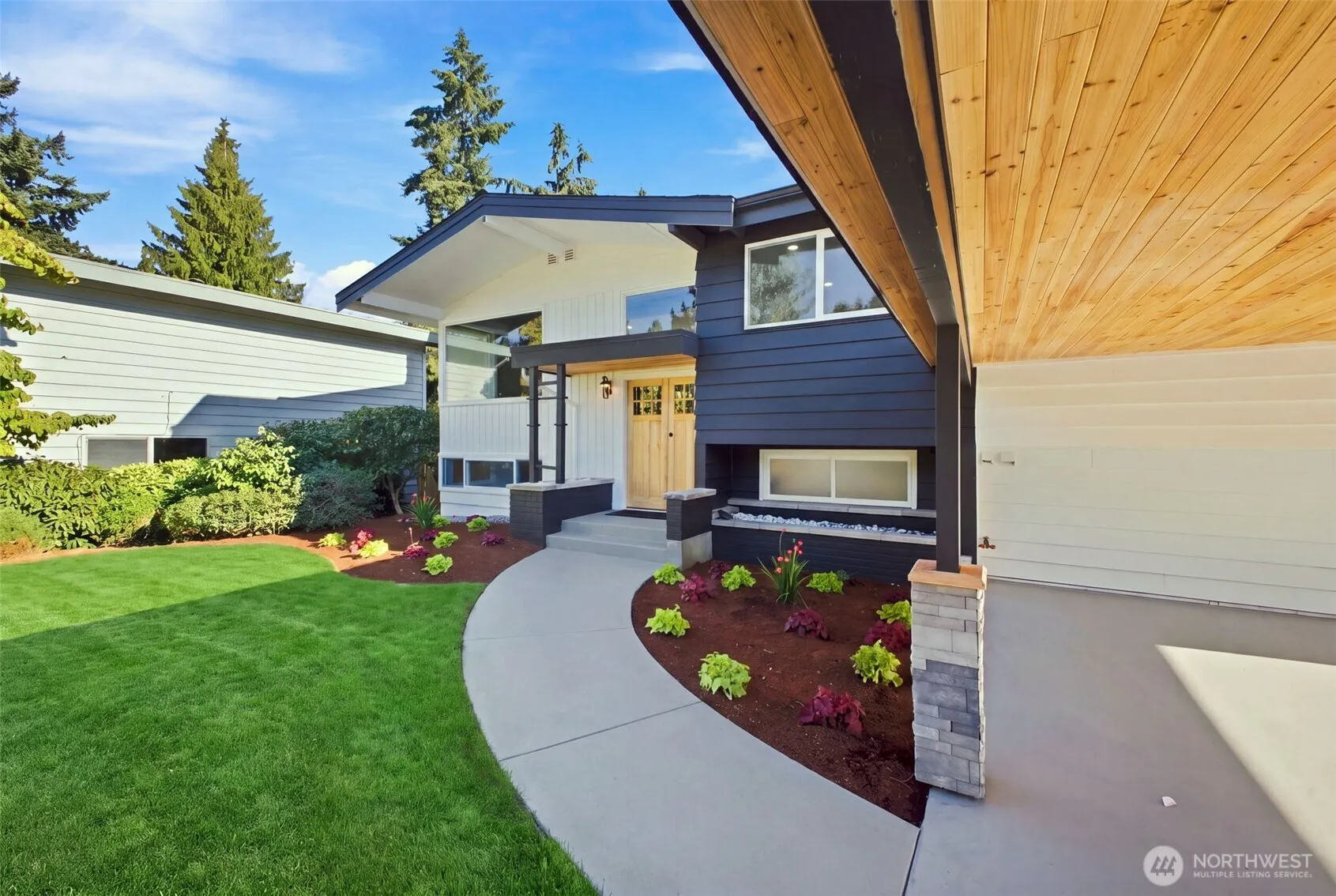 Property photo for 15237 Ne 3rd Street, Bellevue photo 3