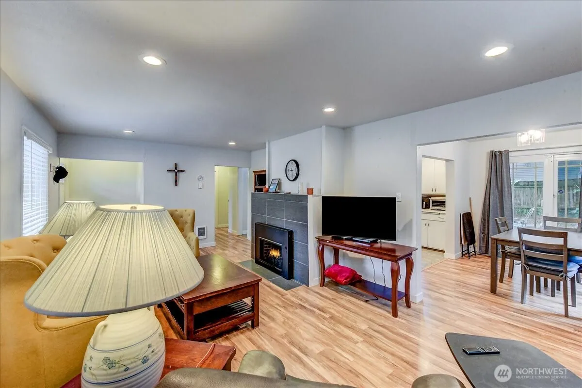 Property photo for 624 Madison Street, Everett photo 5