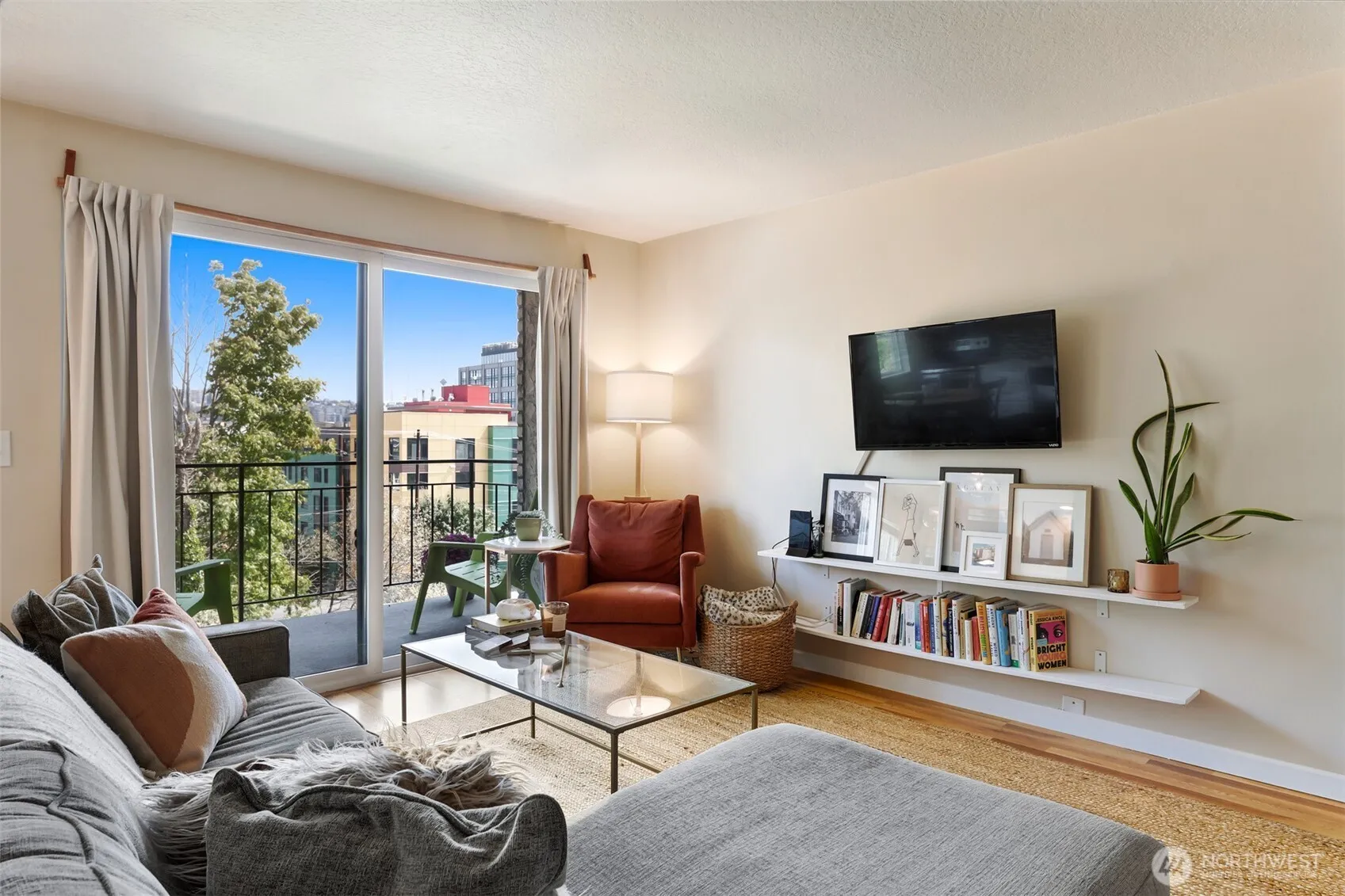Property photo for 610 Aloha Street #302, Seattle photo 4