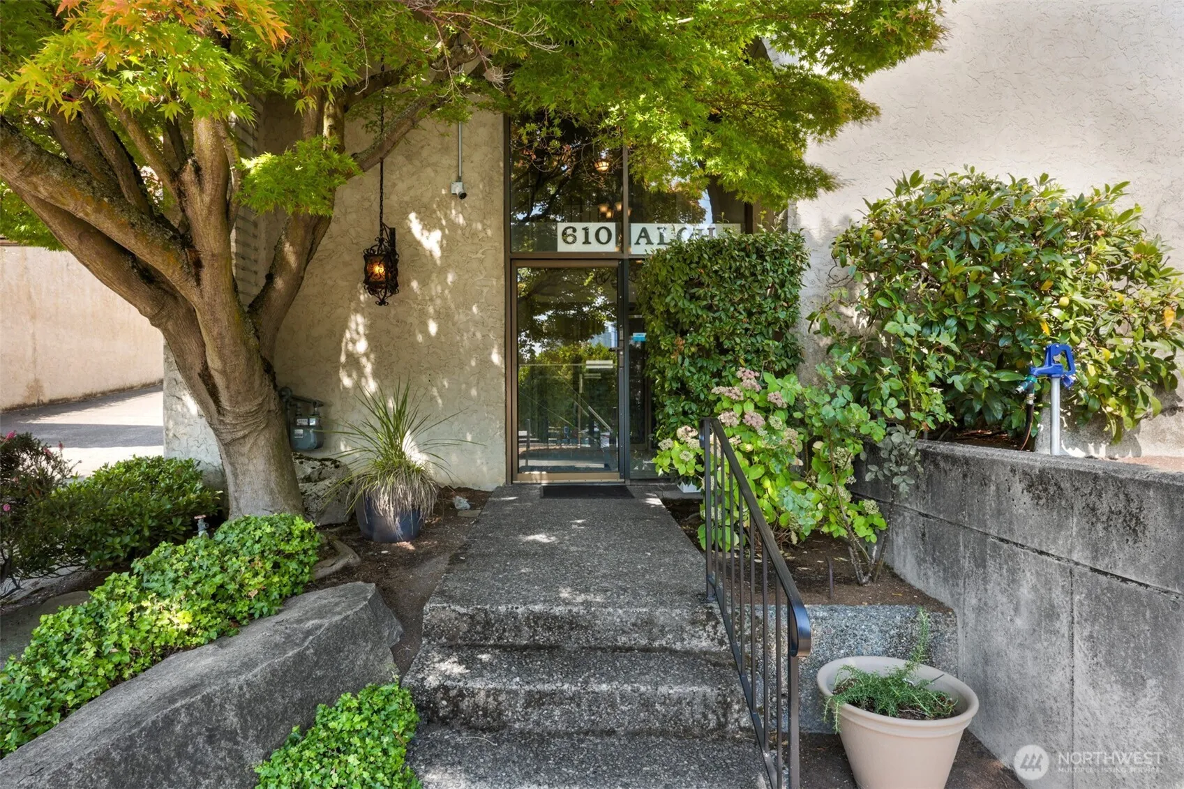 Property photo for 610 Aloha Street #302, Seattle photo 2