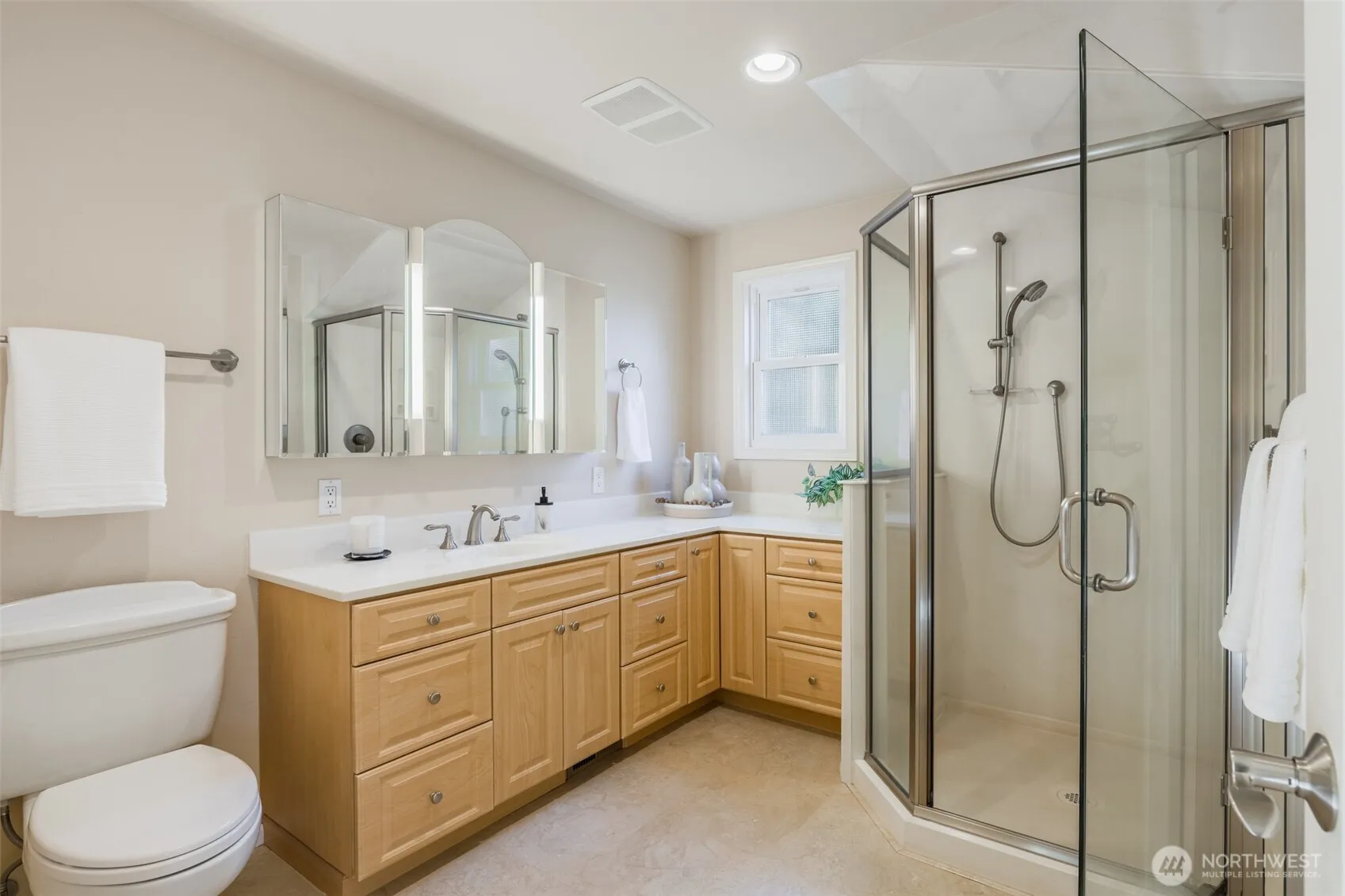 Property photo for 12617 Ne 5th Street, Bellevue photo 4