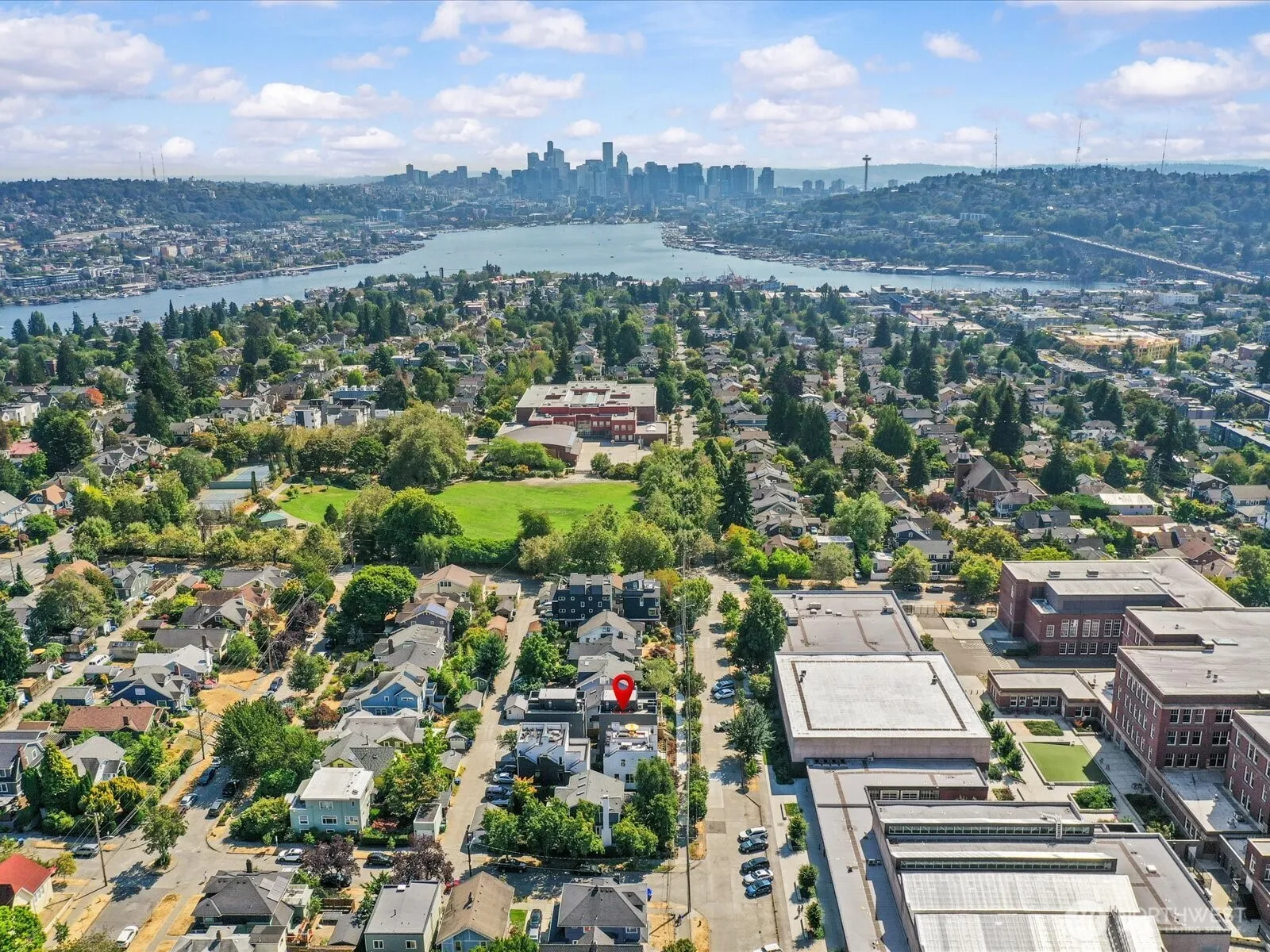 Property photo for 4326 Woodlawn Avenue N #b, Seattle photo 4