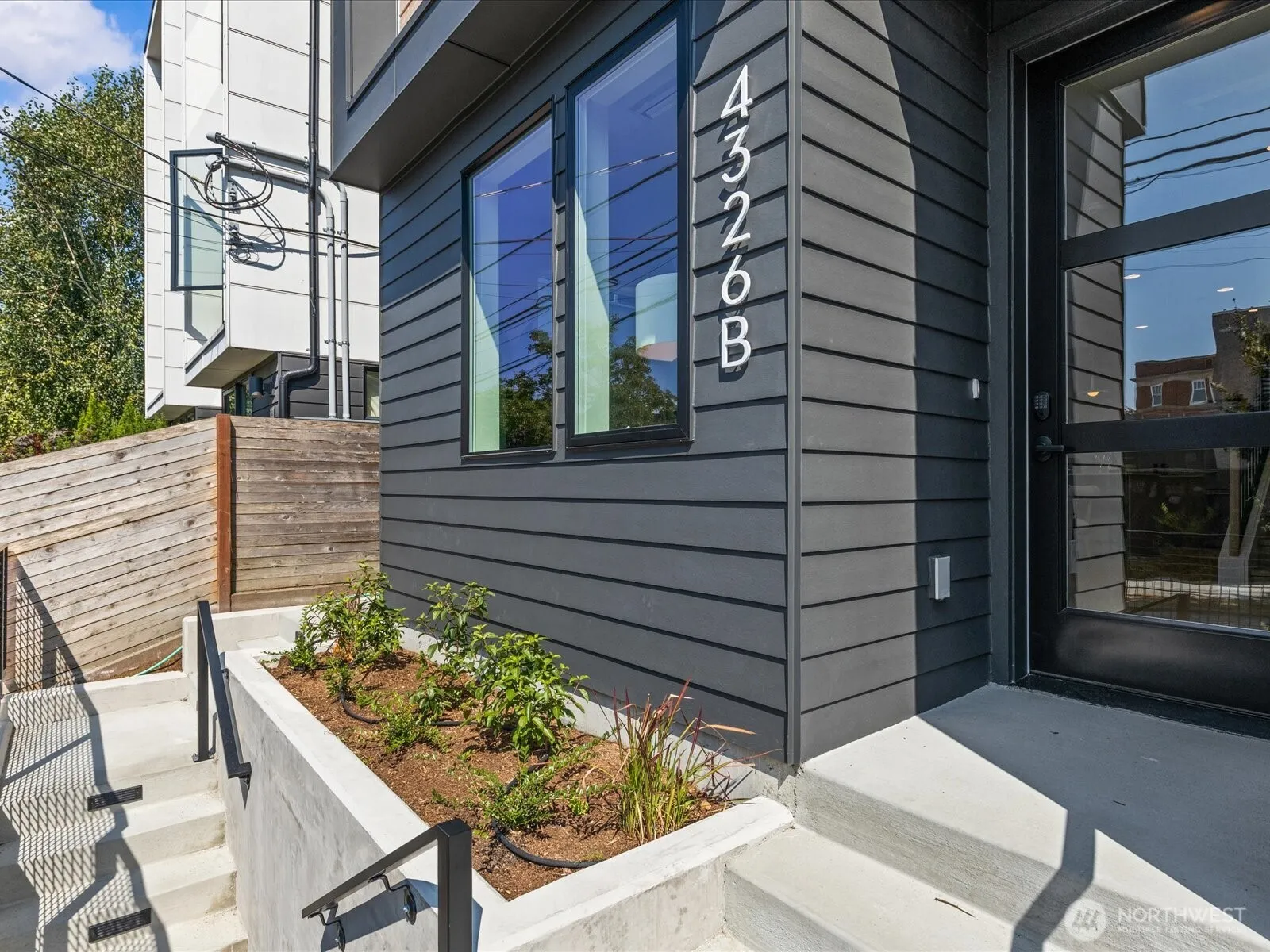 Property photo for 4326 Woodlawn Avenue N #b, Seattle photo 5