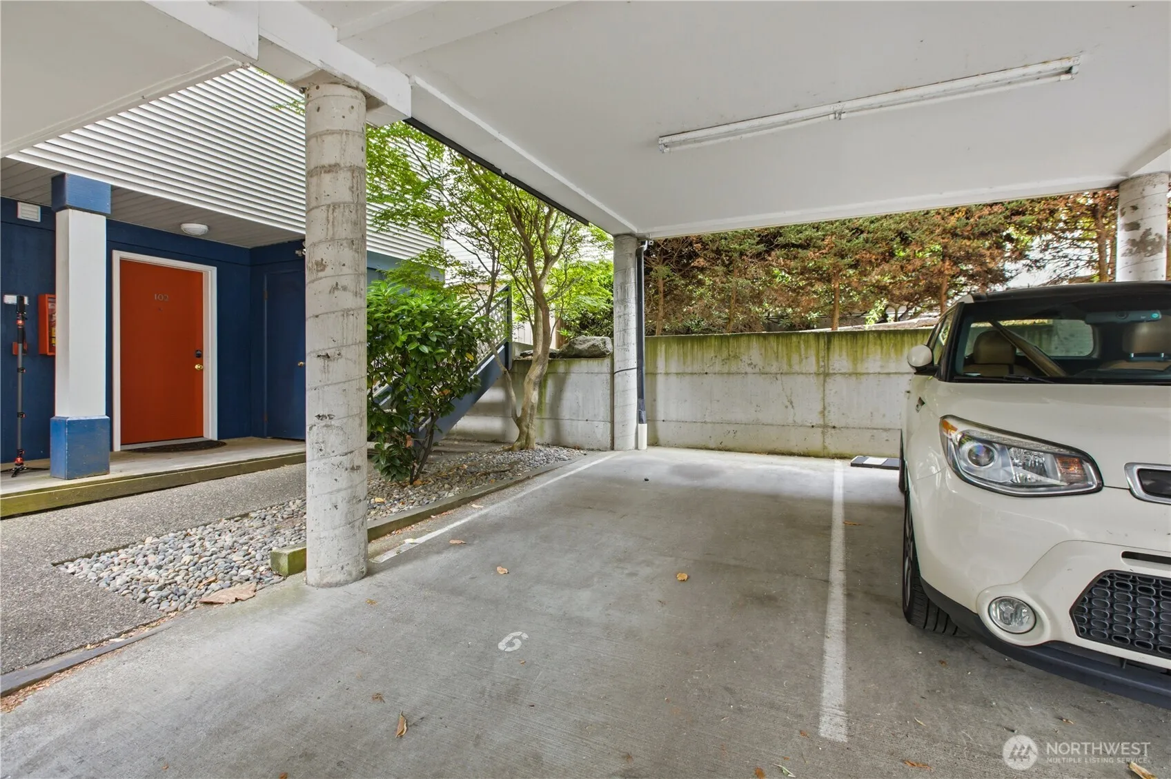 Property photo for 952 N 35th Street #102, Seattle photo 5