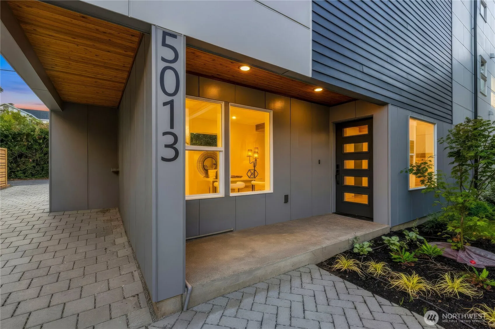 Property photo for 5013 Fauntleroy Way Sw, Seattle photo 2