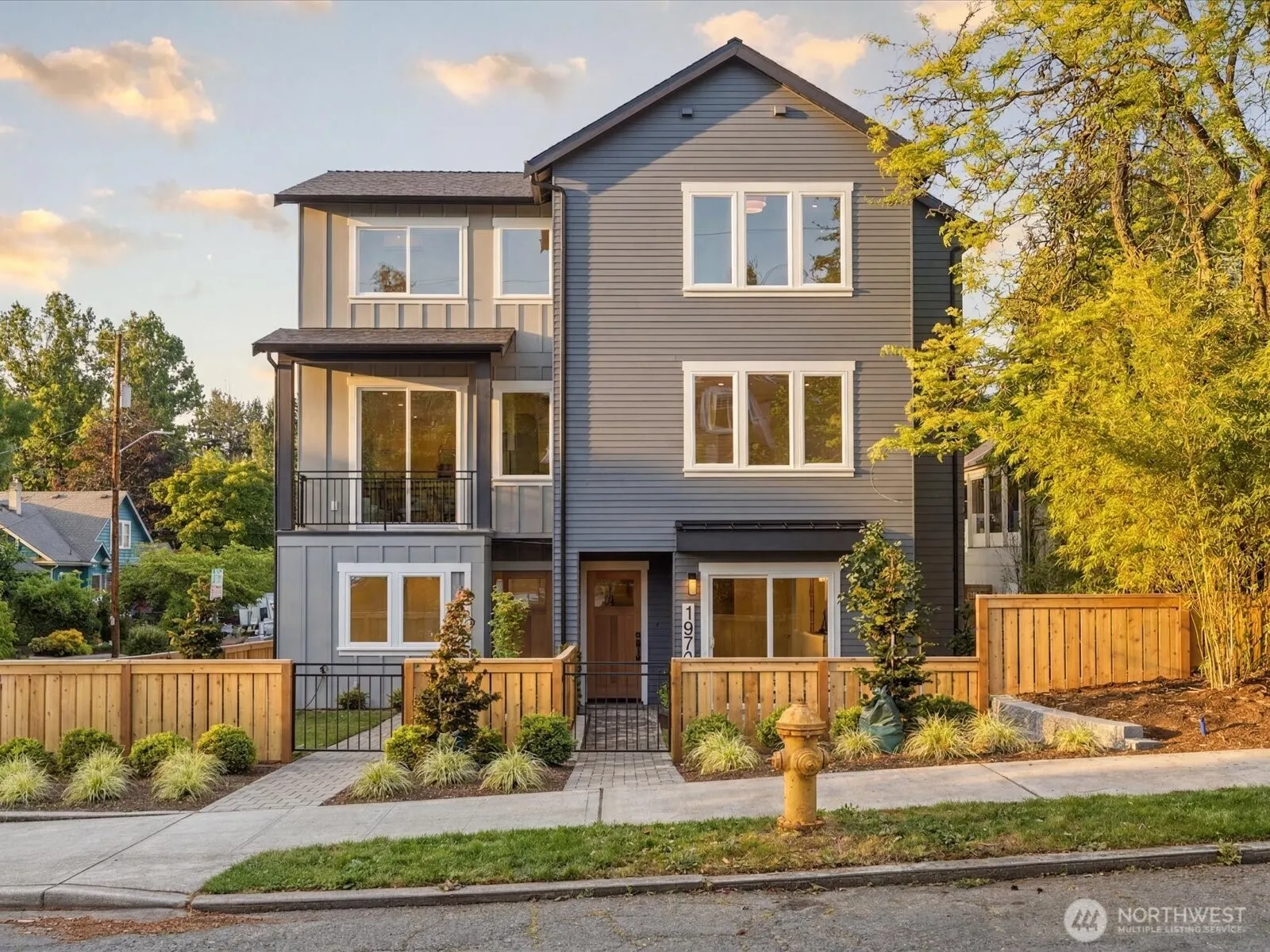 Property photo for 1970 25th Avenue E, Seattle